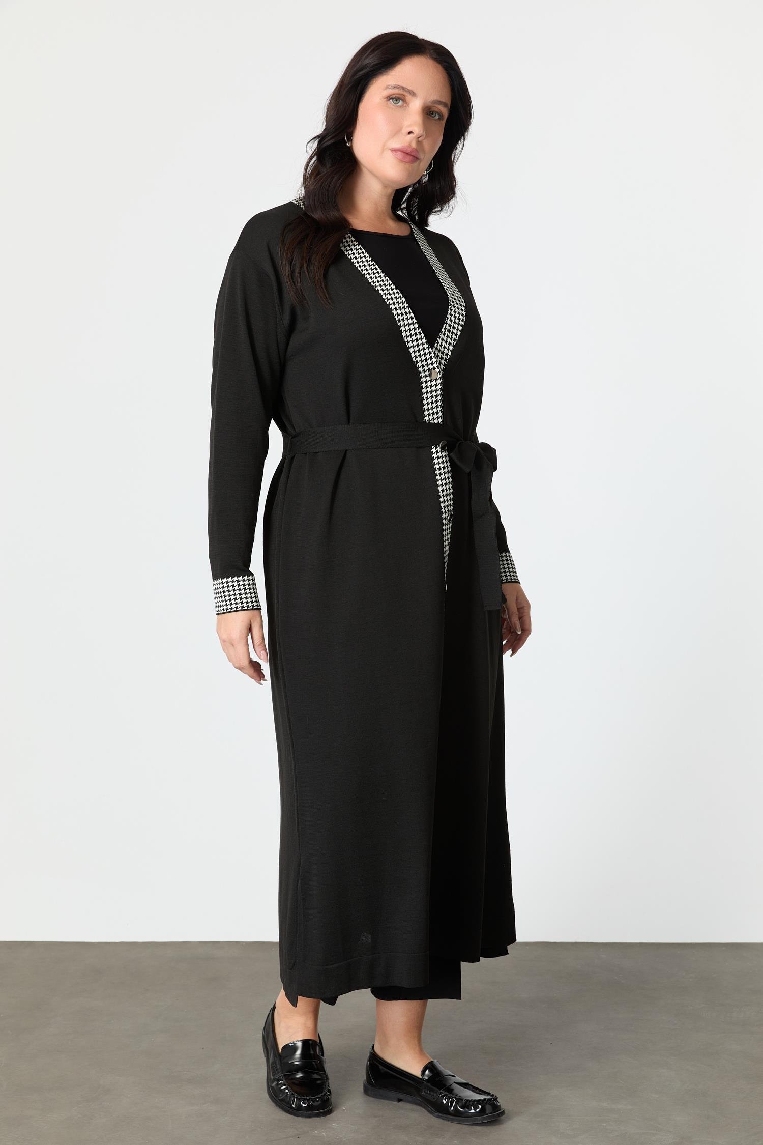 Büyük Beden Düğmeli Uzun Triko Hırka-SİYAH