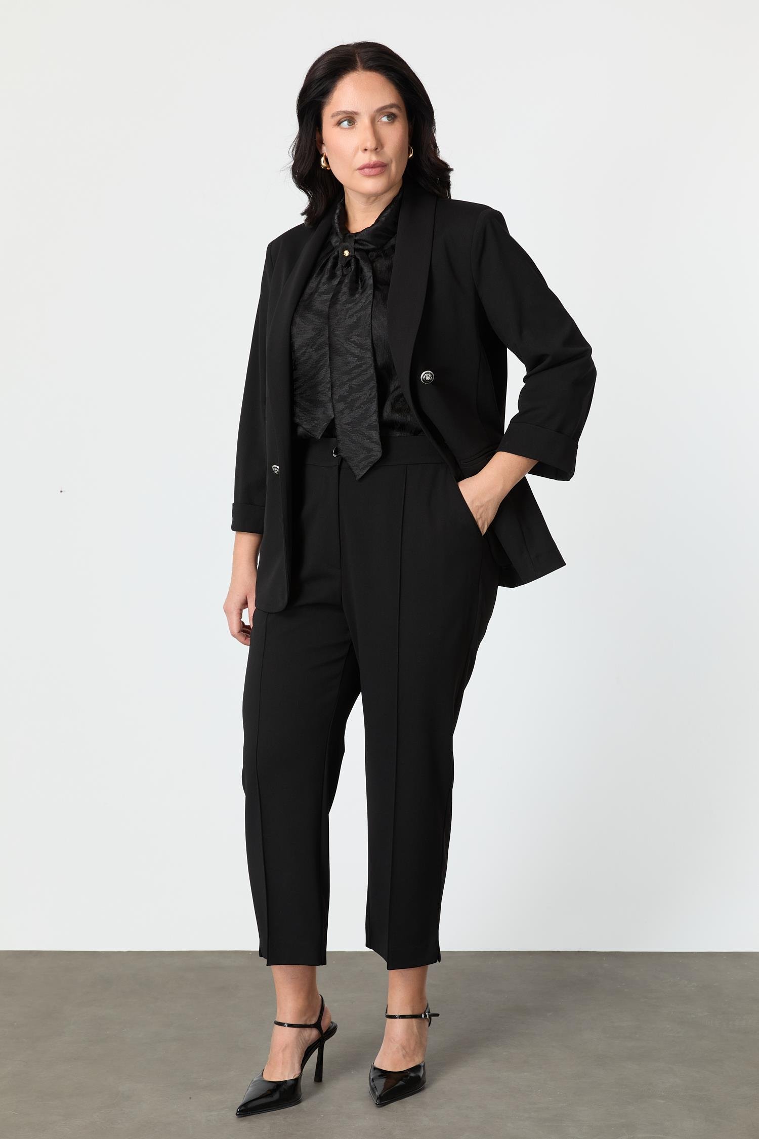 Büyük Beden Kol Detaylı Krep Ceket-SİYAH