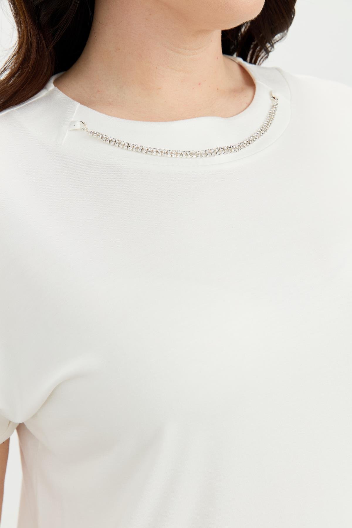 Büyük Beden Kolye Detaylı Bluz-KEMIK