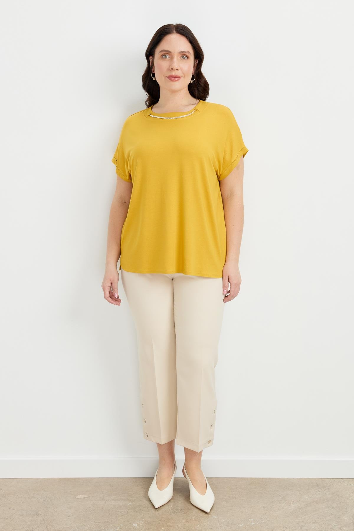 Büyük Beden Kolye Detaylı Bluz-SAFRAN