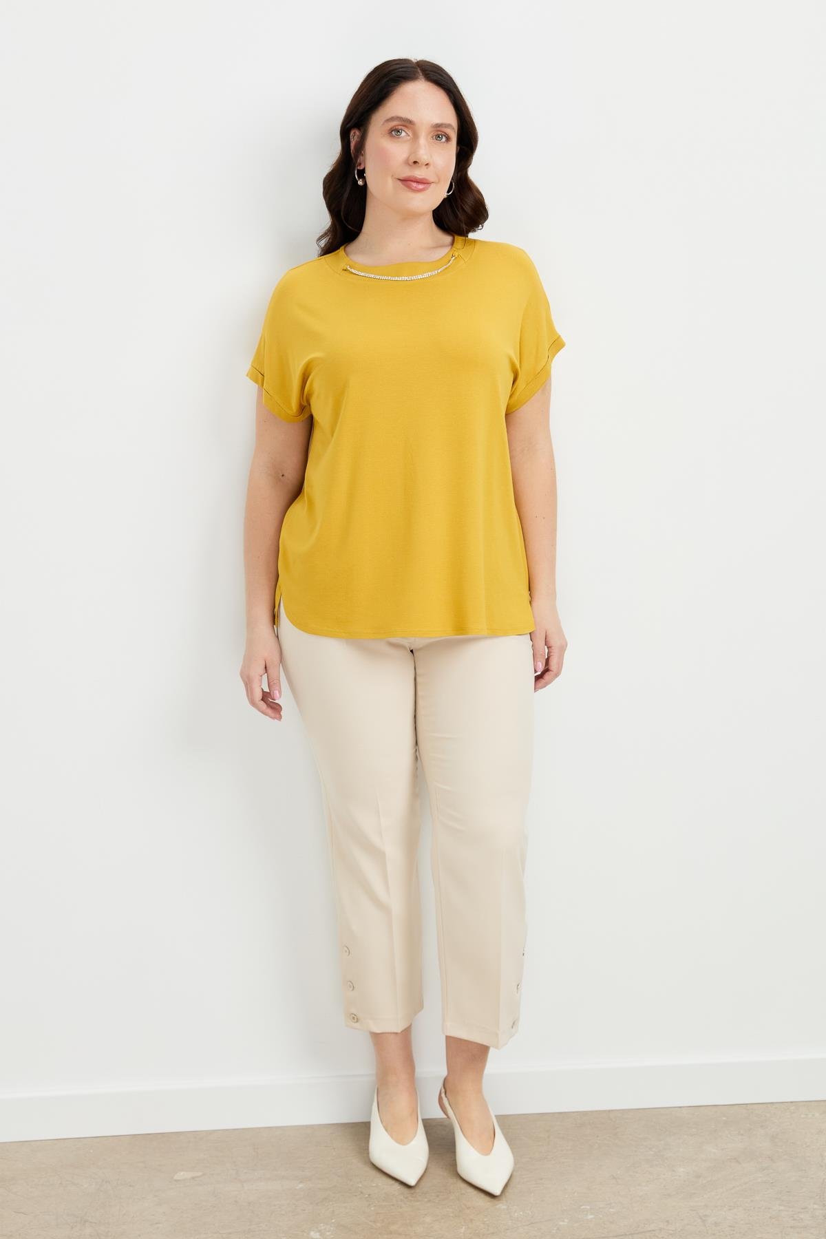 Büyük Beden Kolye Detaylı Bluz-SAFRAN