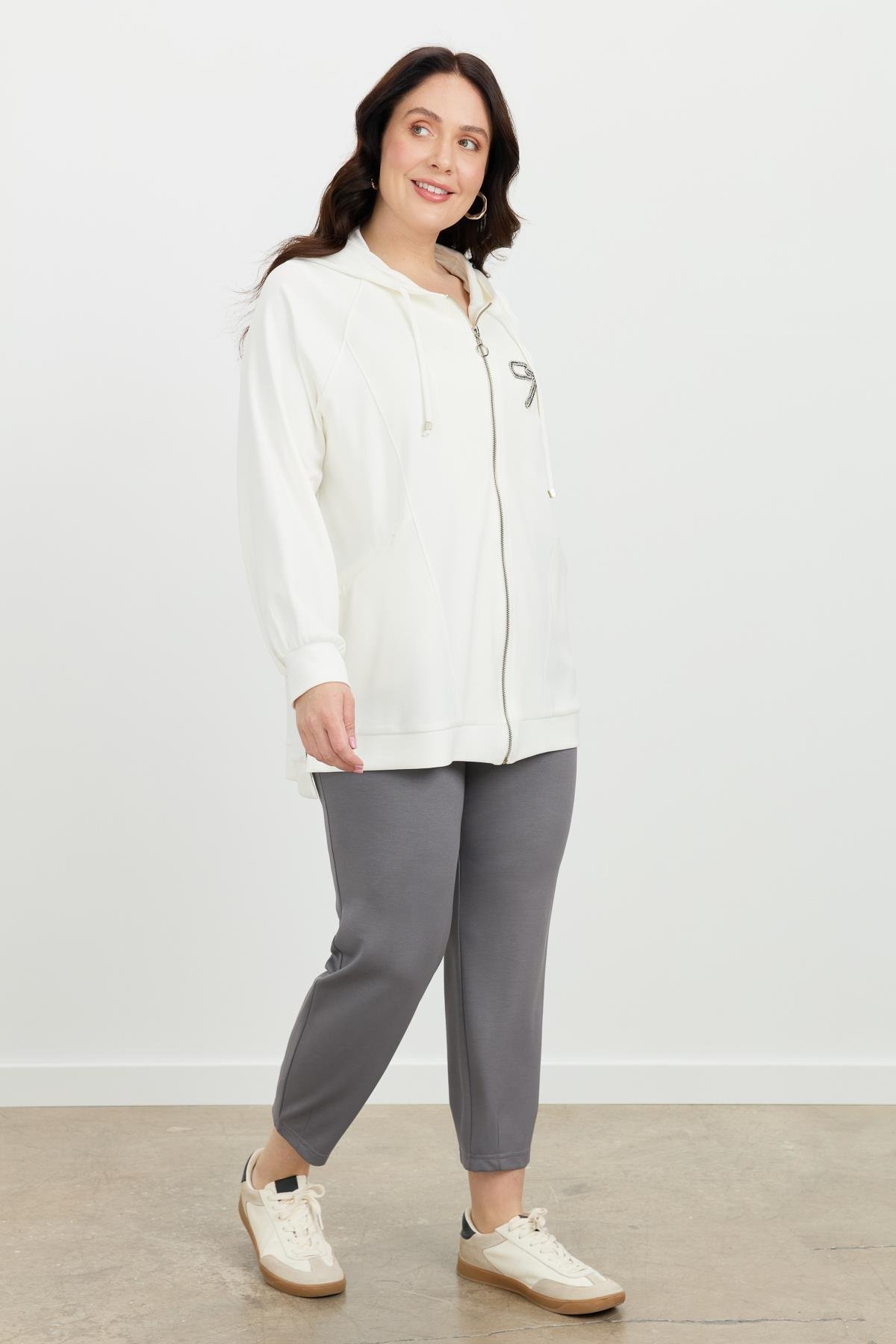 Büyük Beden Taş Baskı Sweatshirt-EKRU