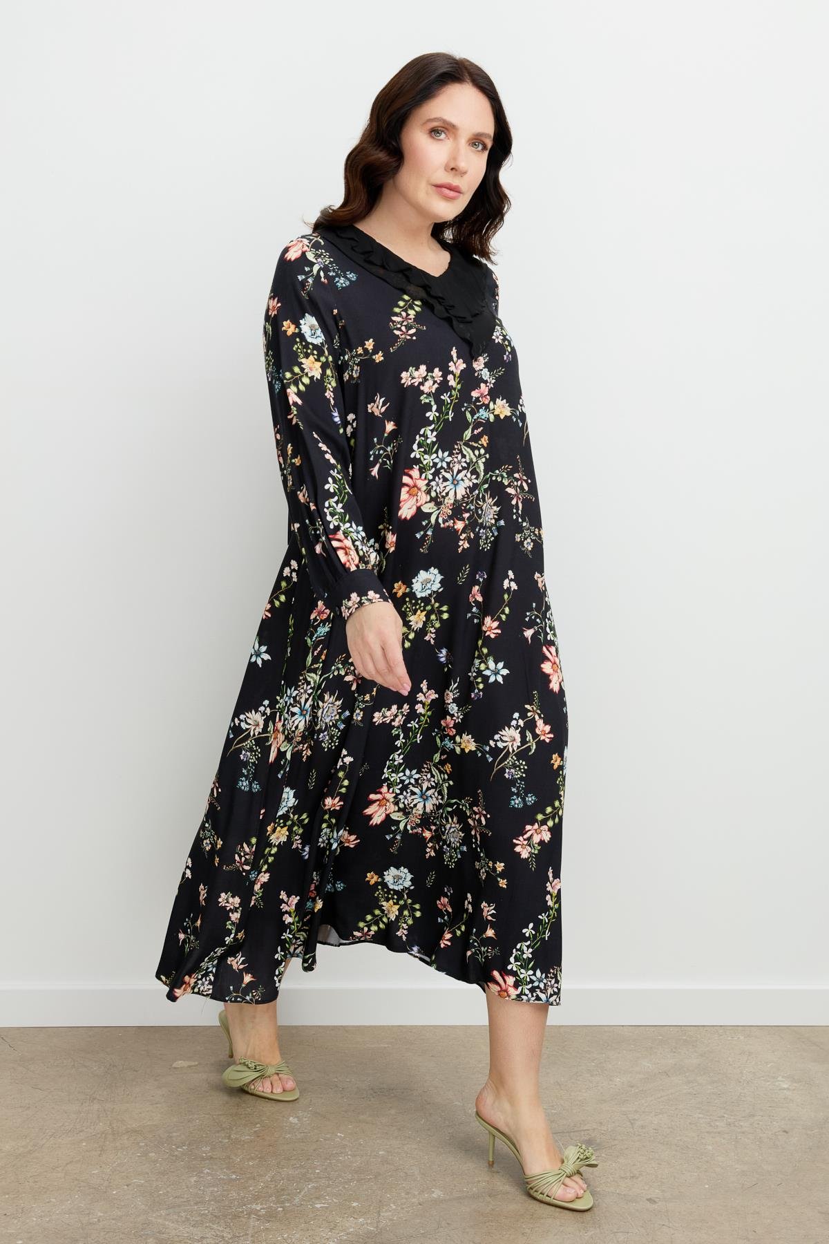 Büyük Beden Yaka Detalı Uzun Elbise-SİYAH