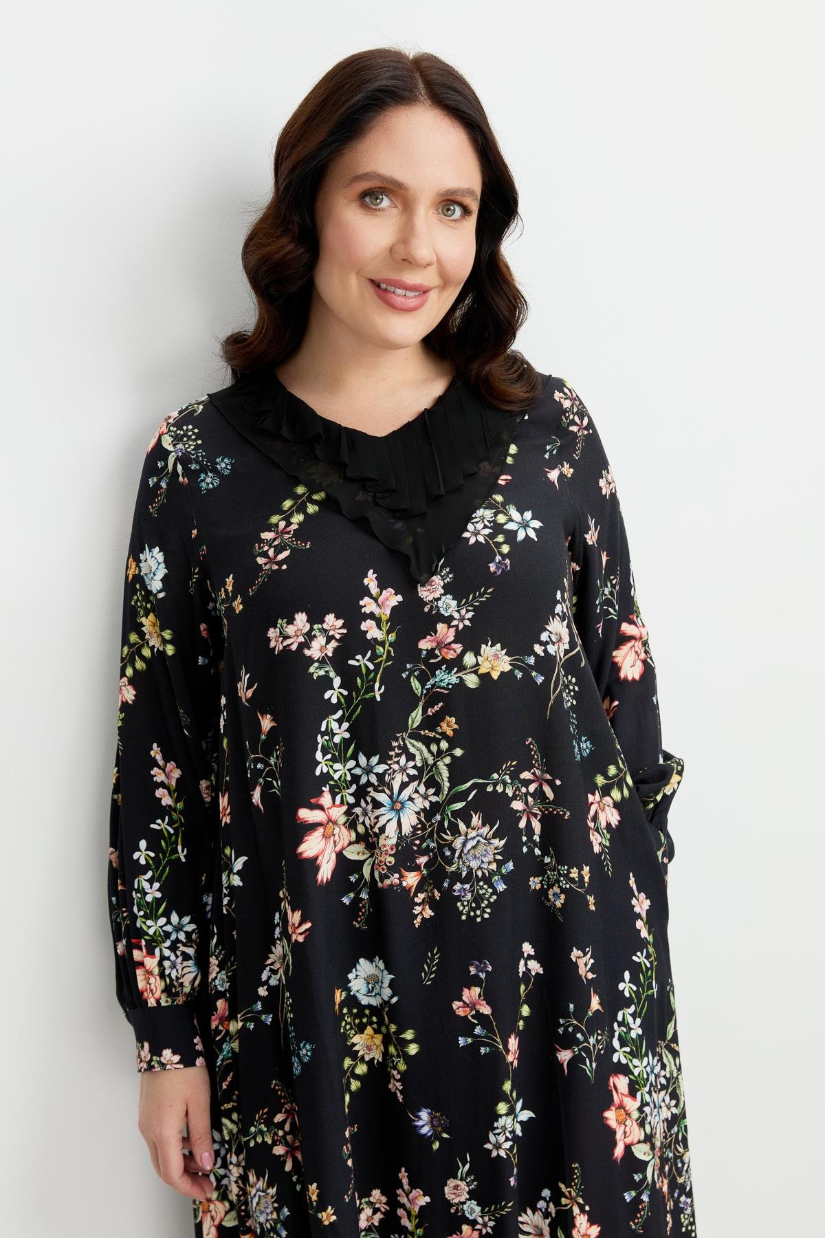 Büyük Beden Yaka Detalı Uzun Elbise-SİYAH