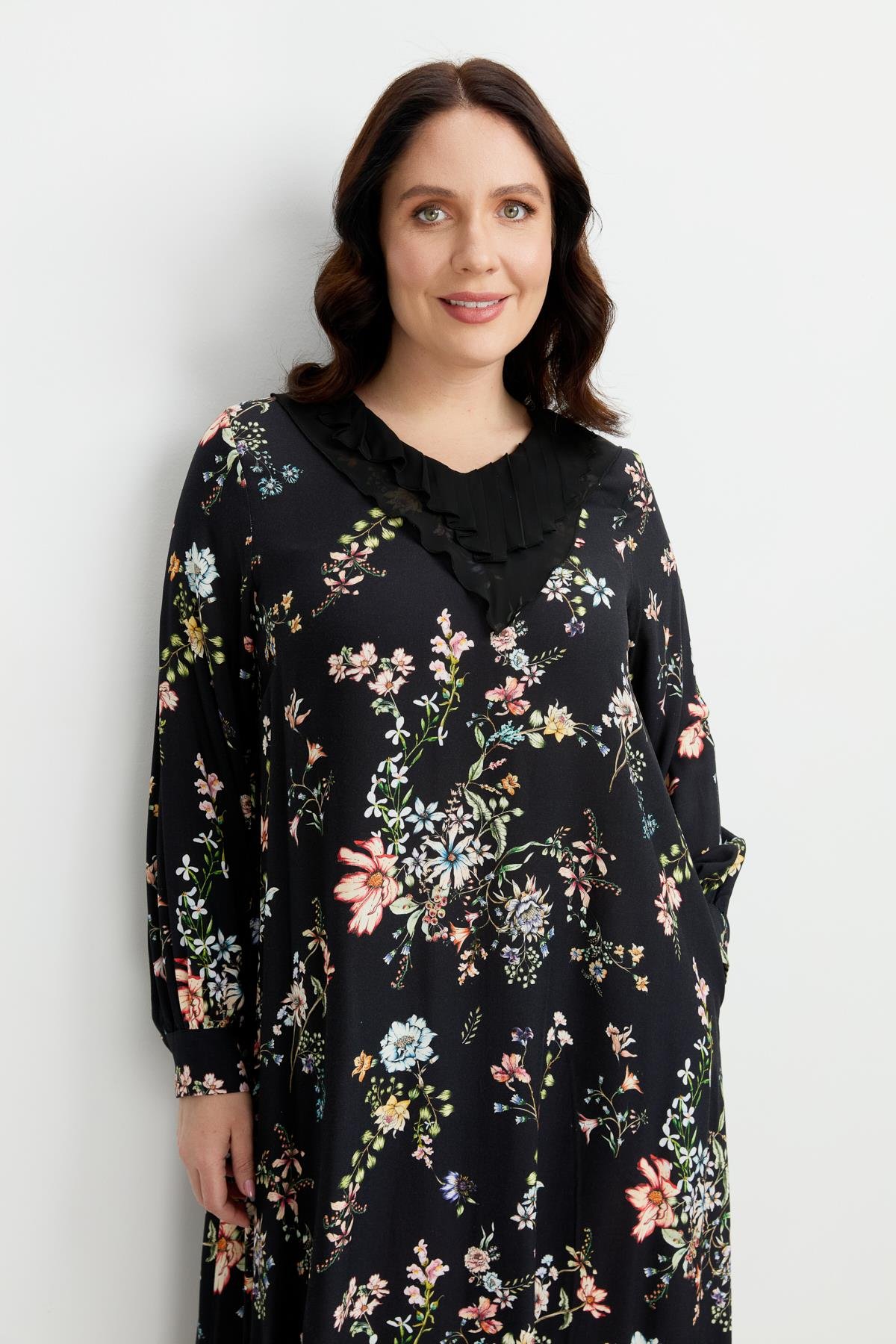 Büyük Beden Yaka Detalı Uzun Elbise-SİYAH