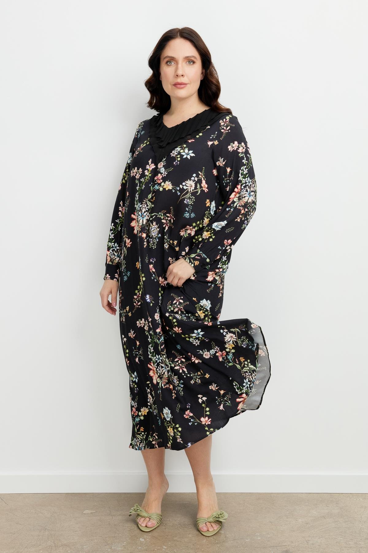 Büyük Beden Yaka Detalı Uzun Elbise-SİYAH