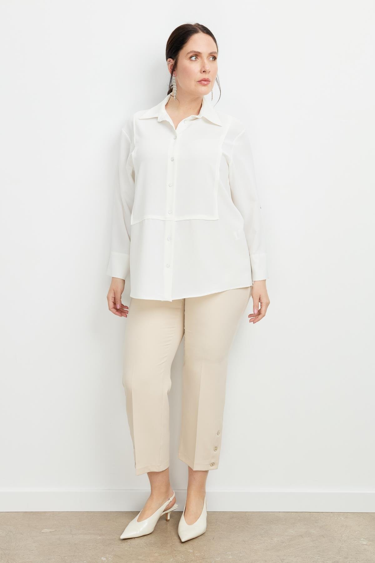 Büyük Beden Yakası Broşlu Gömlek-KEMIK