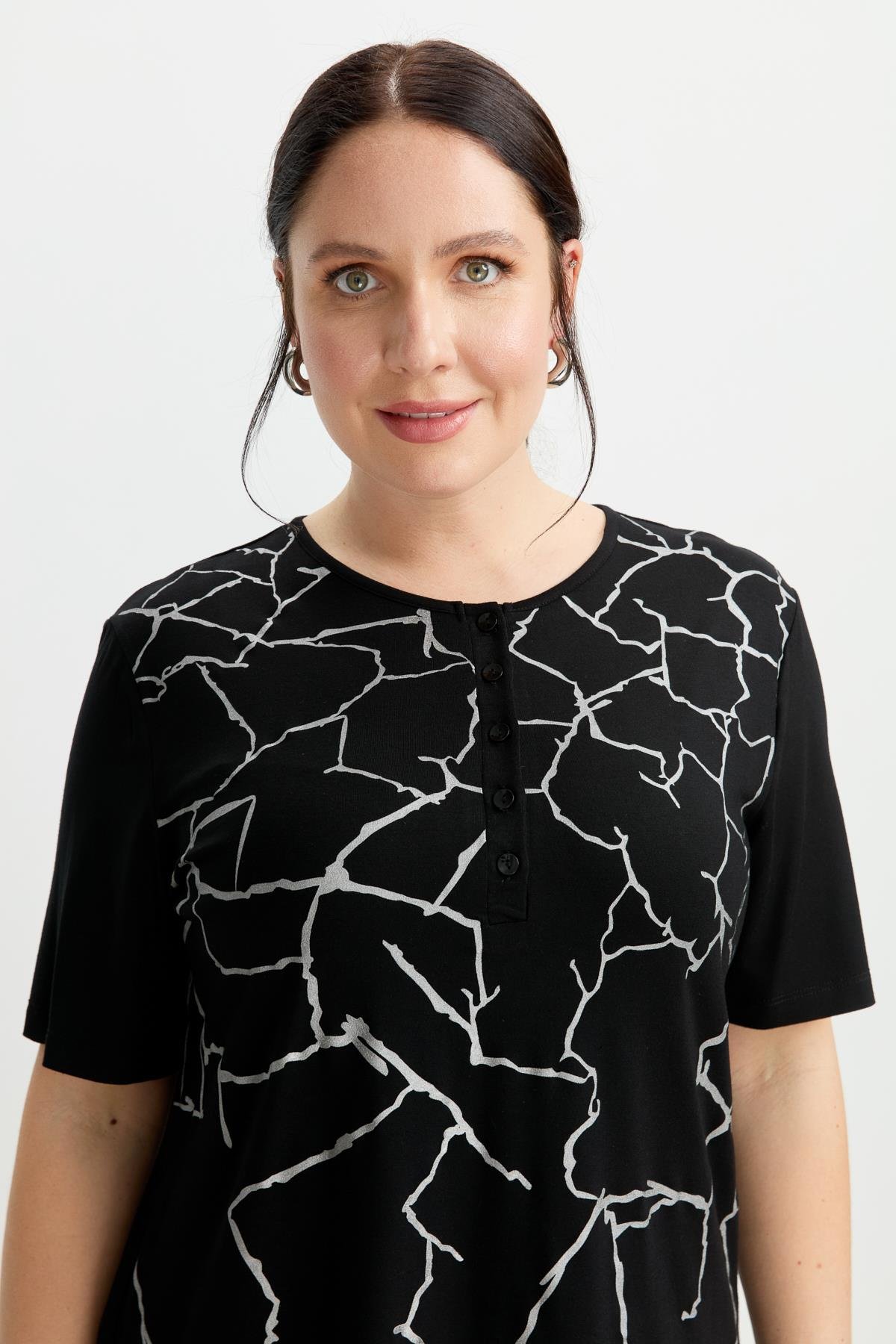 Büyük Beden Yakası Düğmeli Bluz-SİYAH