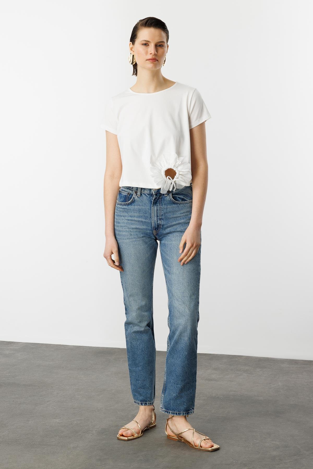 Büzgü Çiçek Detay Pamuklu Bluz-KEMIK