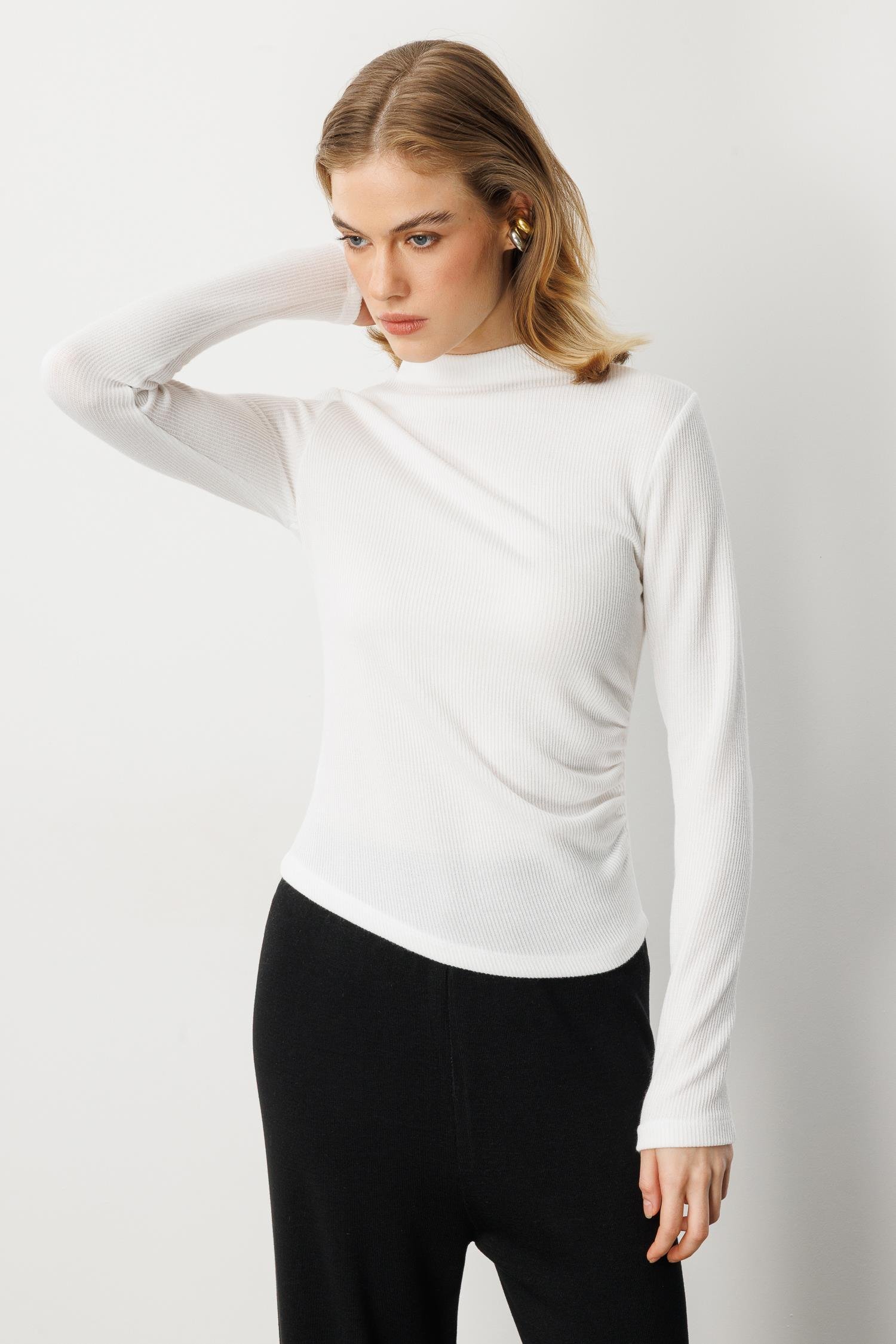 Büzgü Detaylı Yarım Balıkçı Bluz-KEMIK