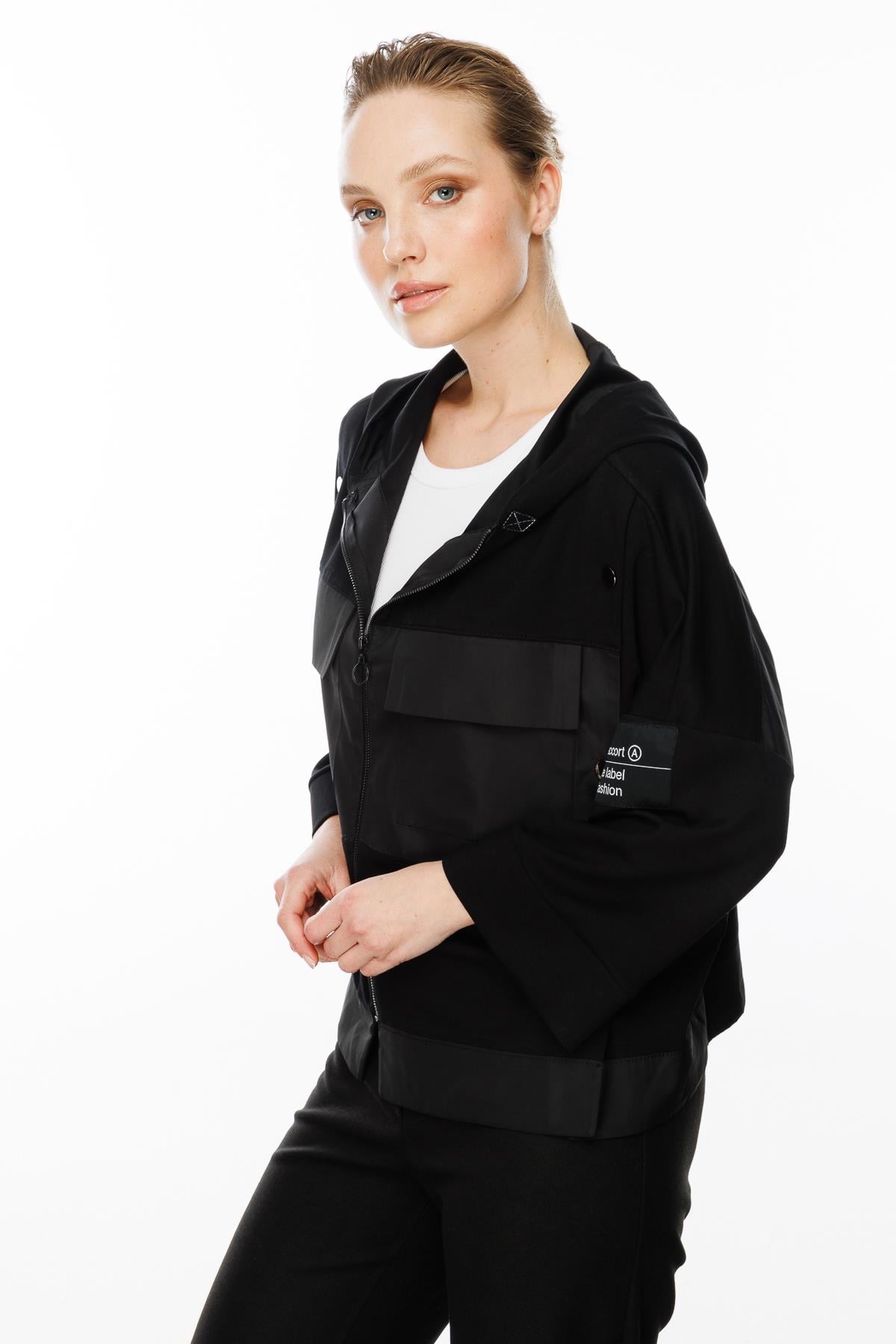 Cep Detaylı Kapüşonlu Crop Sweatshirt