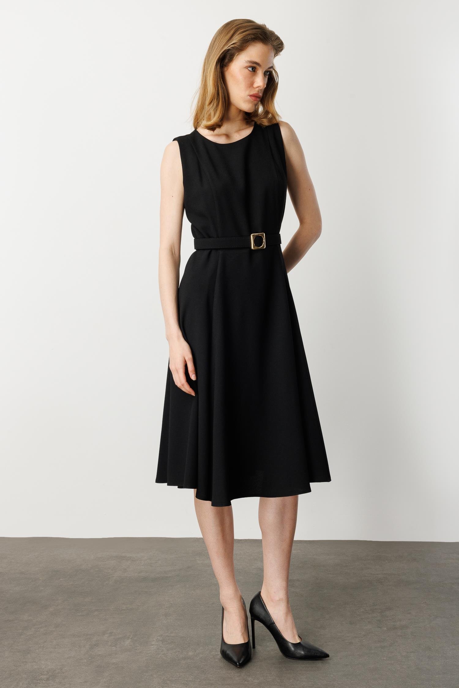 Cep Detaylı Kolsuz Krep Elbise-SİYAH