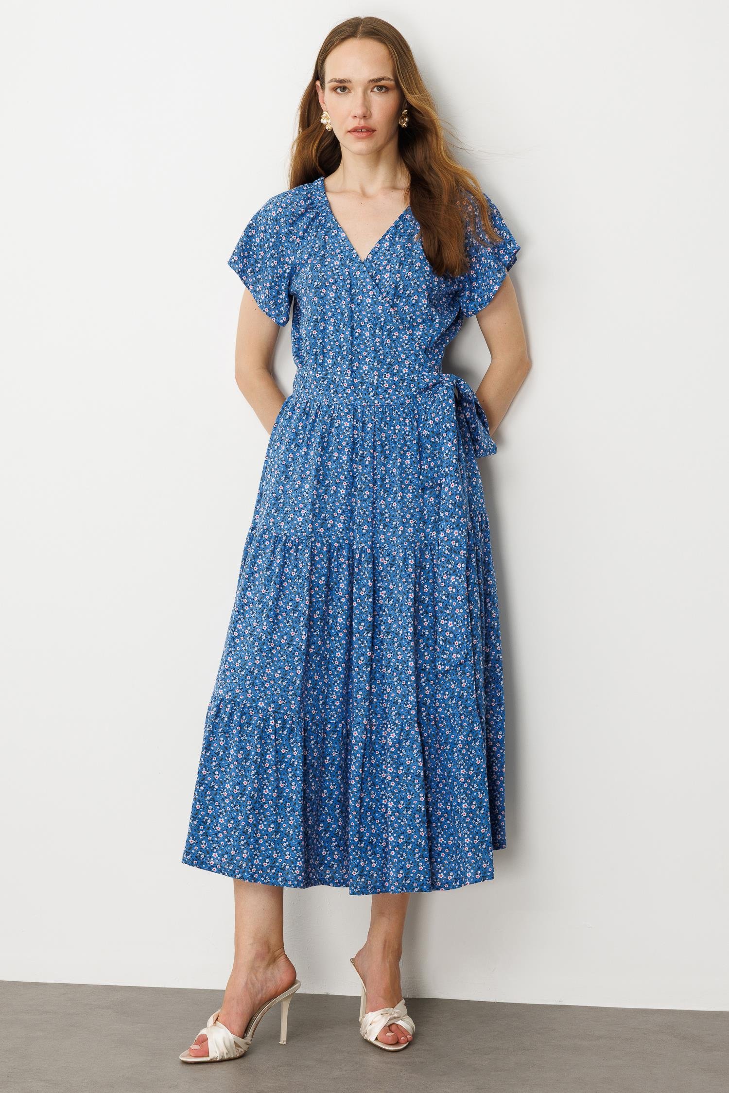 Çiçek Desenli Kruvaze Yaka Uzun Elbise-MAVİ