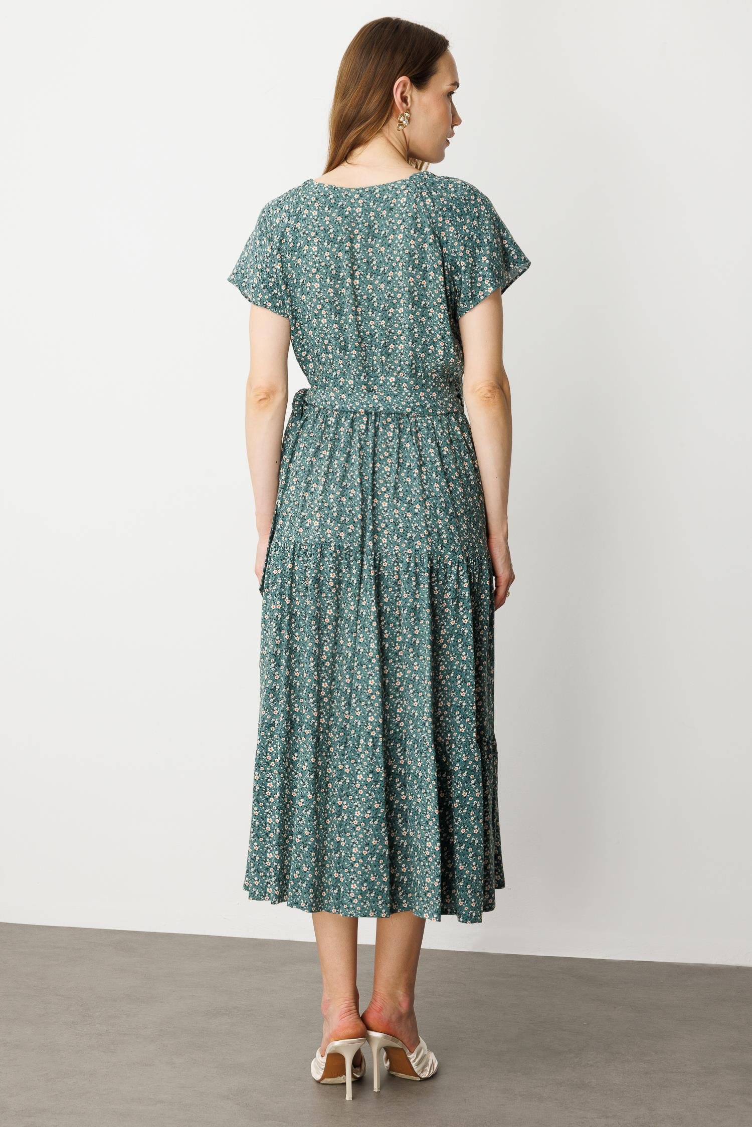 Çiçek Desenli Kruvaze Yaka Uzun Elbise-YEŞİL