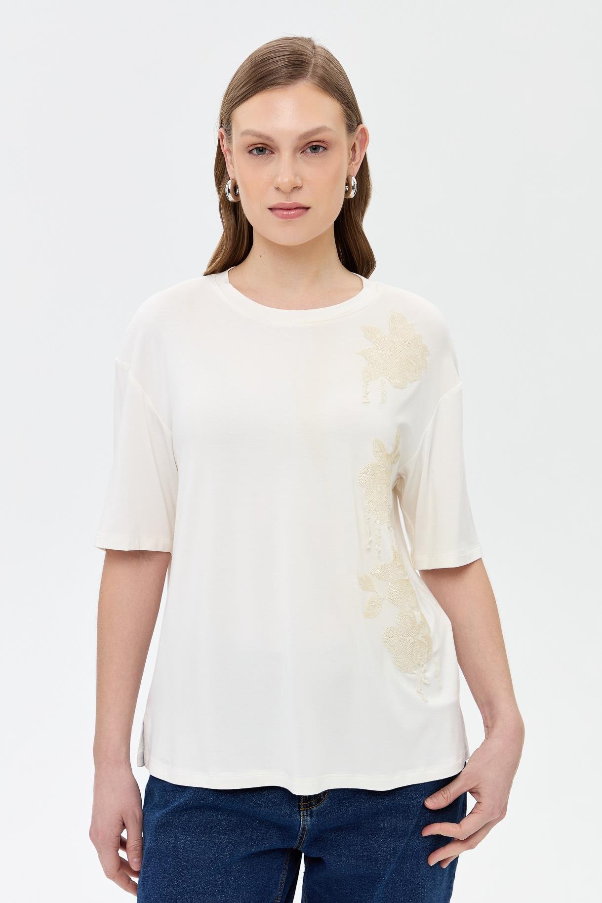 Çiçek İşlemeli Kısa Kollu Tişört - KEMIK