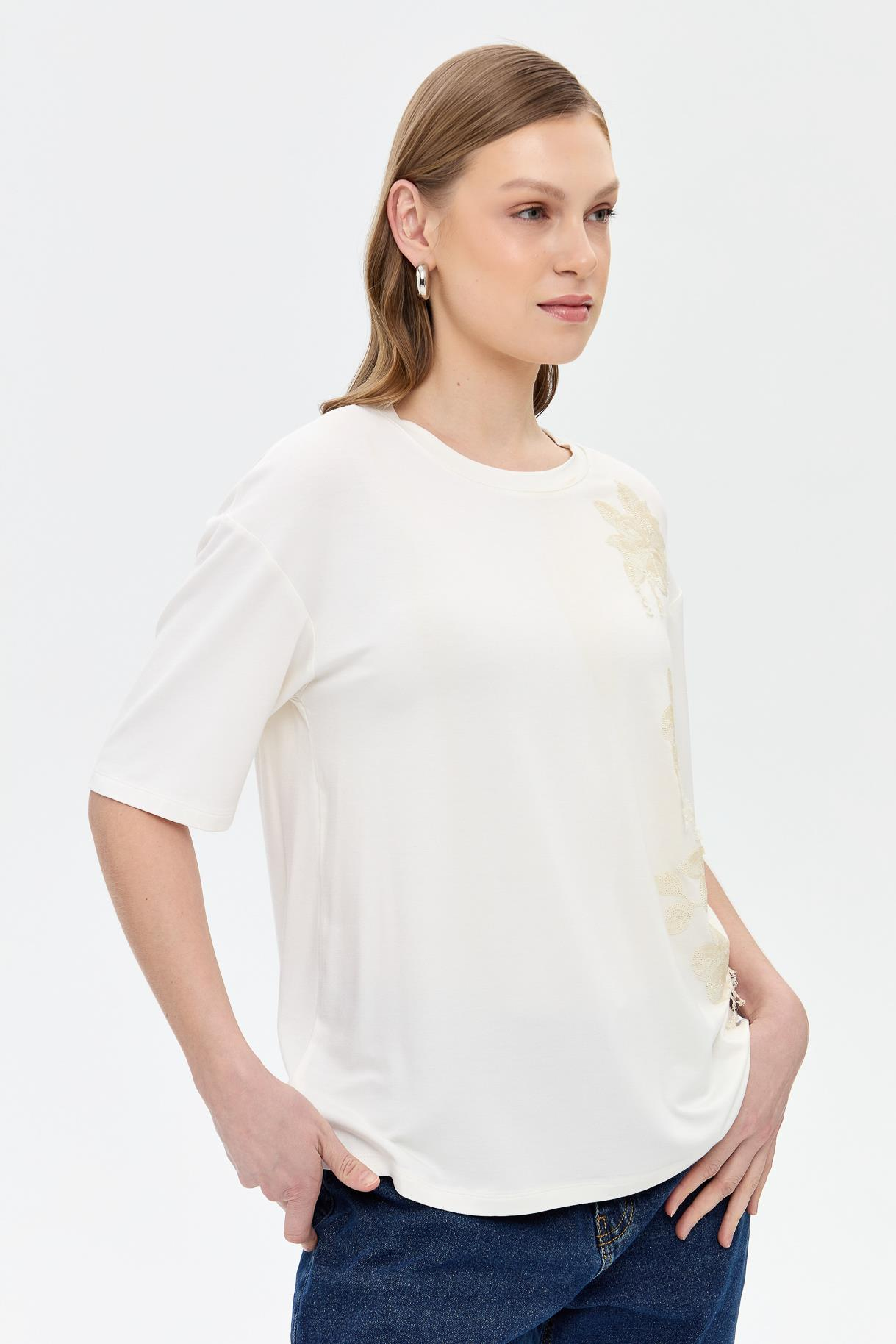 Çiçek İşlemeli Kısa Kollu Tişört - KEMIK