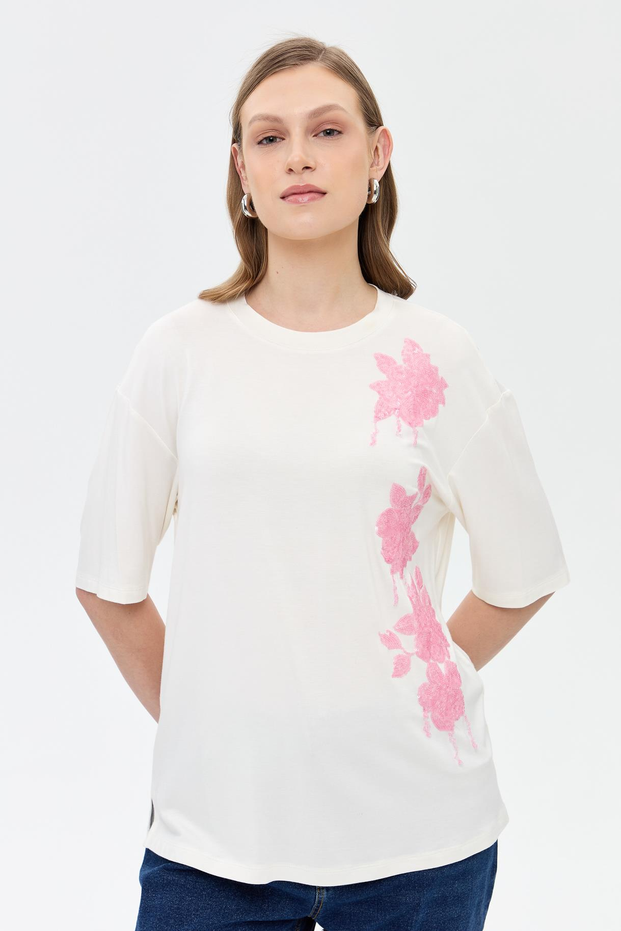 Çiçek İşlemeli Kısa Kollu Tişört - PEMBE