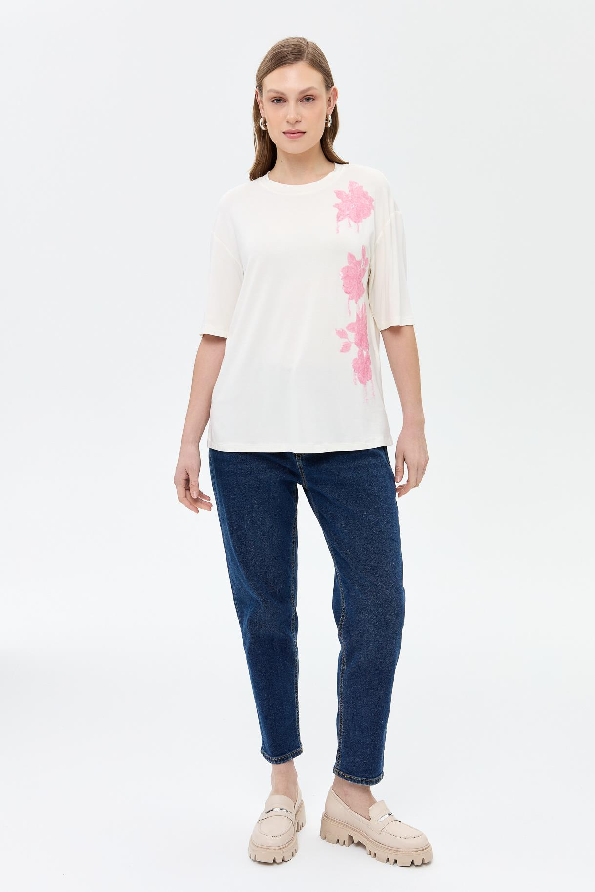 Çiçek İşlemeli Kısa Kollu Tişört - PEMBE