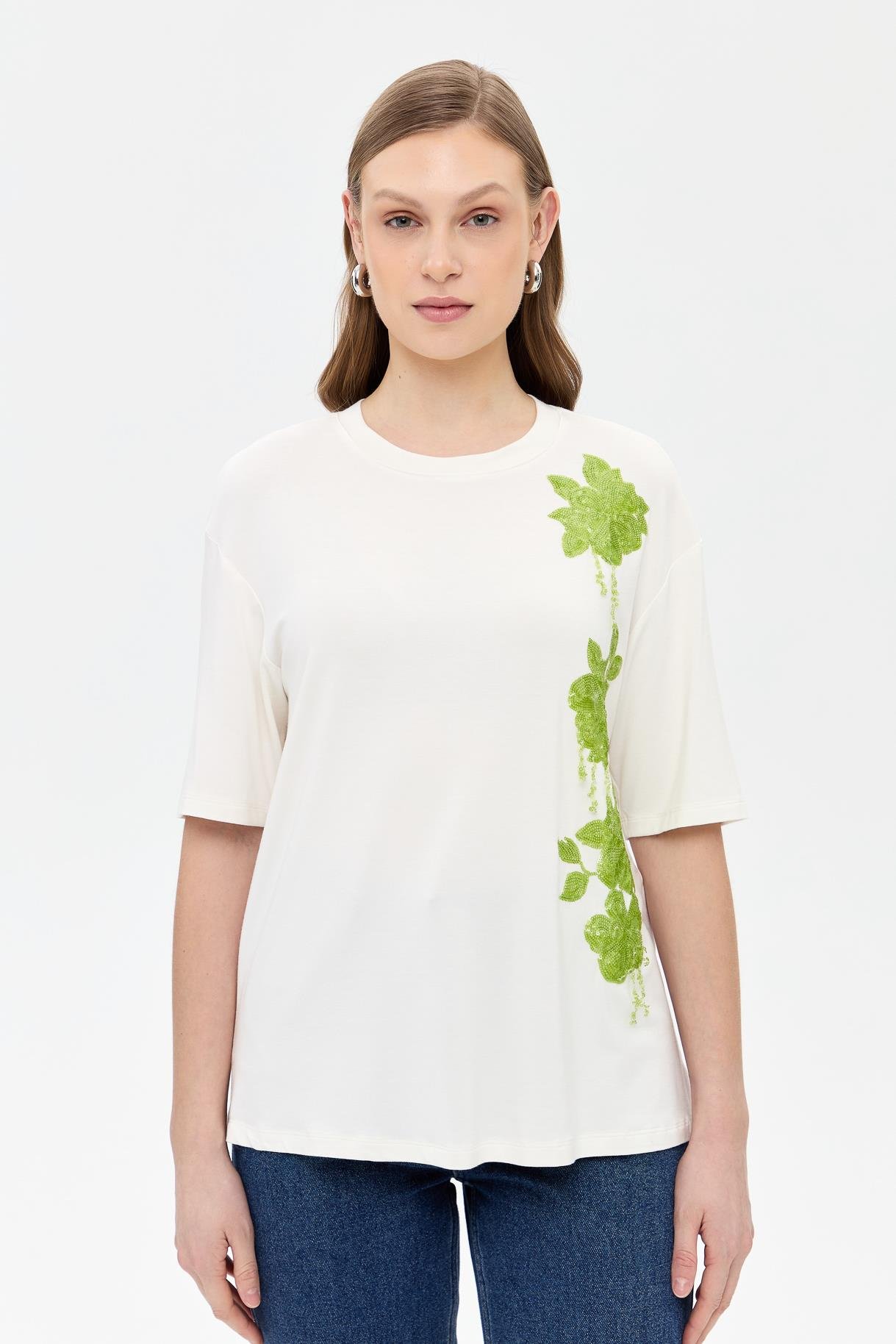 Çiçek İşlemeli Kısa Kollu Tişört - Y.YEŞİLİ