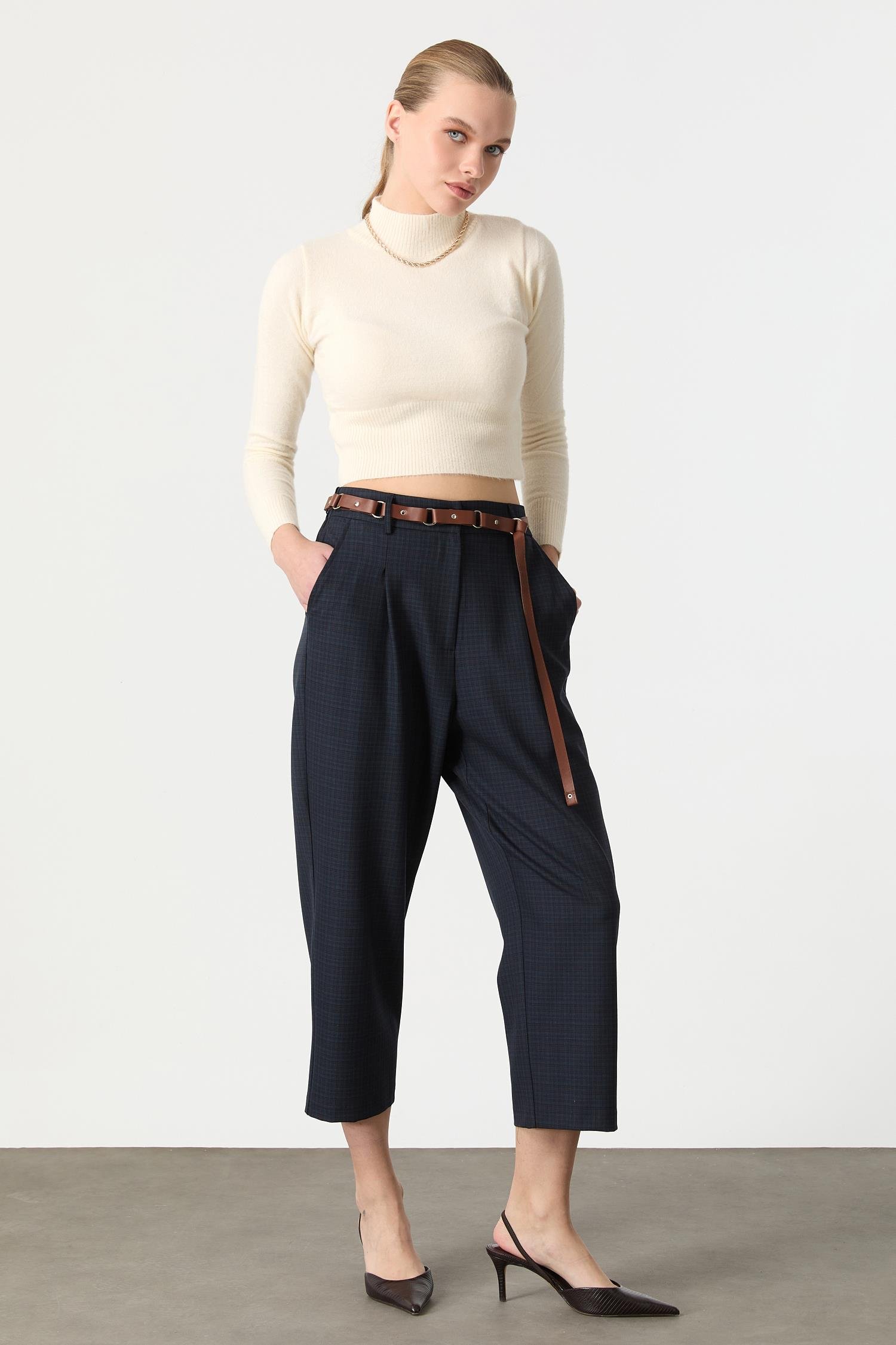 Deri Kemer Detaylı Ekose Pantolon-LACI