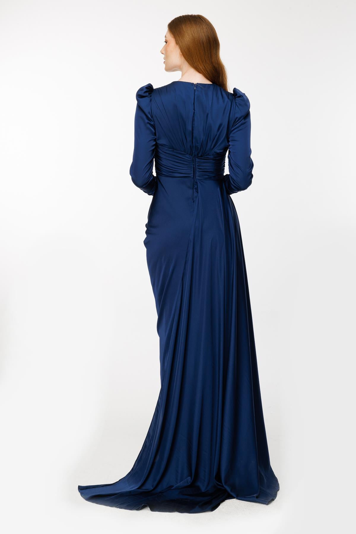Drape Detaylı Kuyruklu Uzun Saten Abiye - LACI