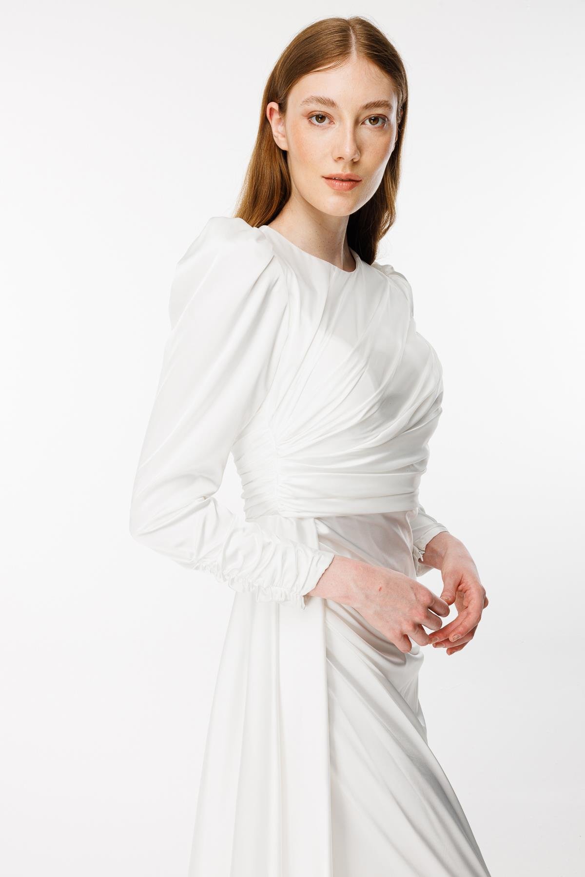 Drape Detaylı Kuyruklu Uzun Saten Abiye - EKRU