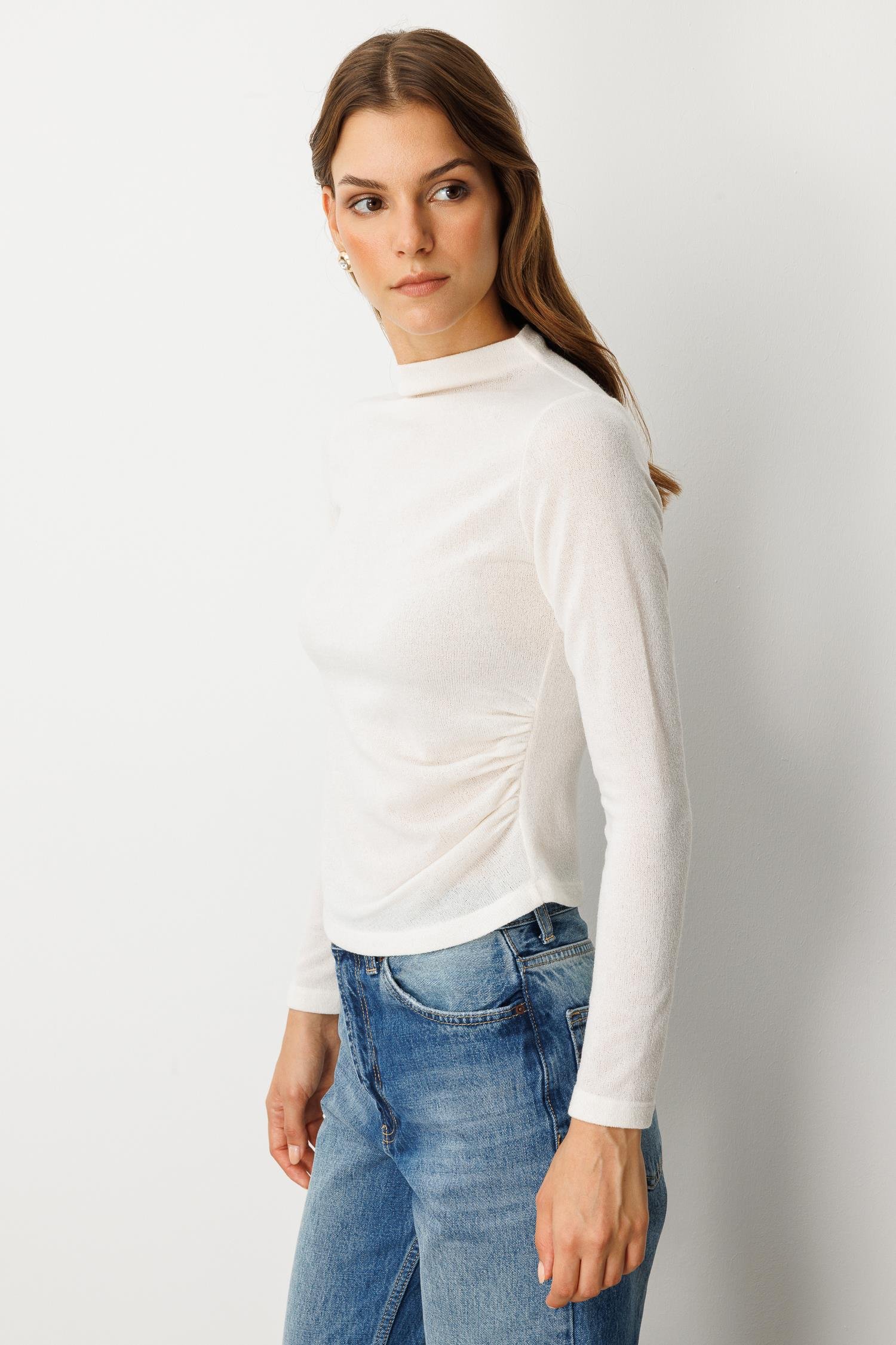 Drape Detaylı Yuvarlak Yaka Bluz-KEMIK