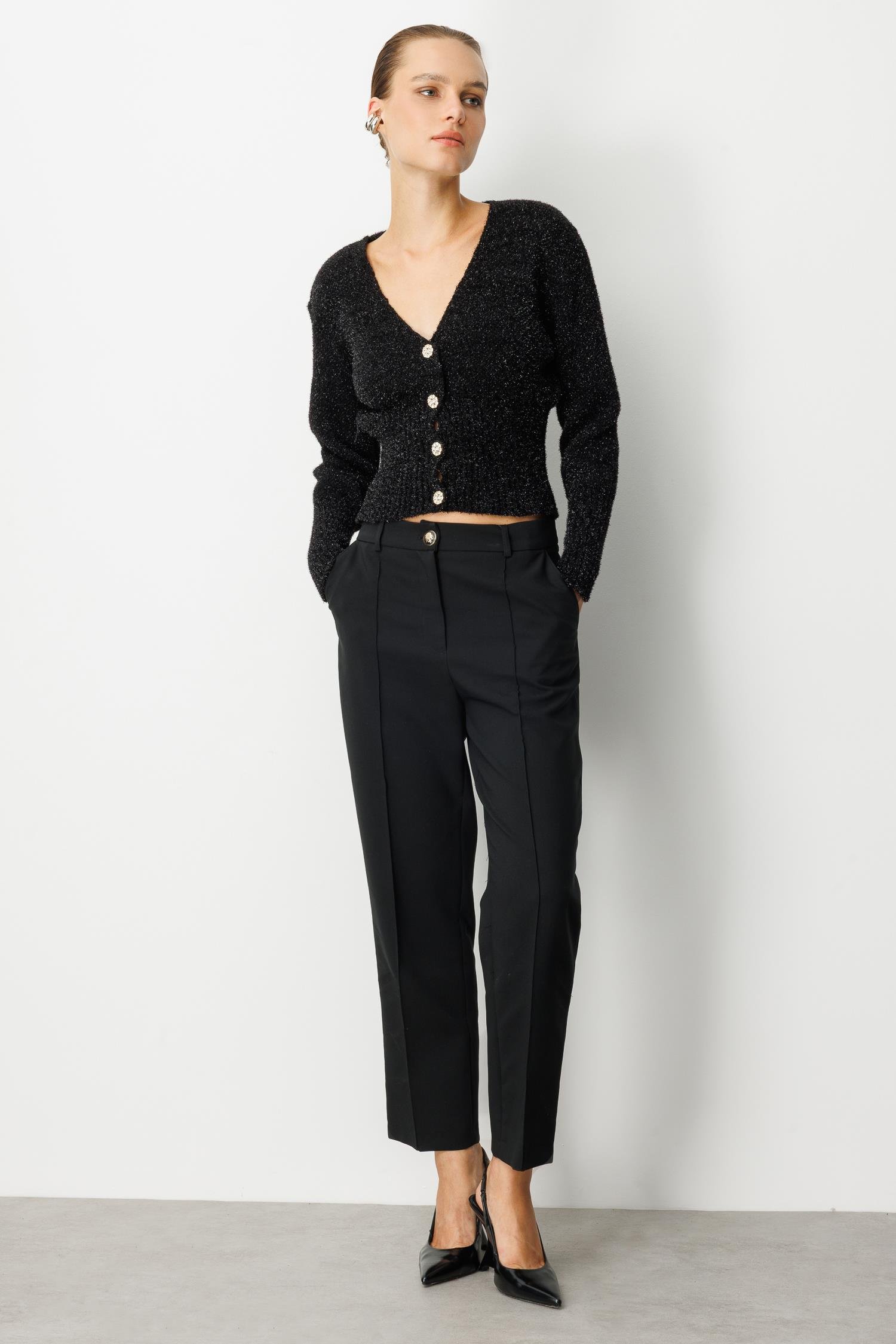 Düğme Detay Simli Kısa Triko Hırka-SİYAH