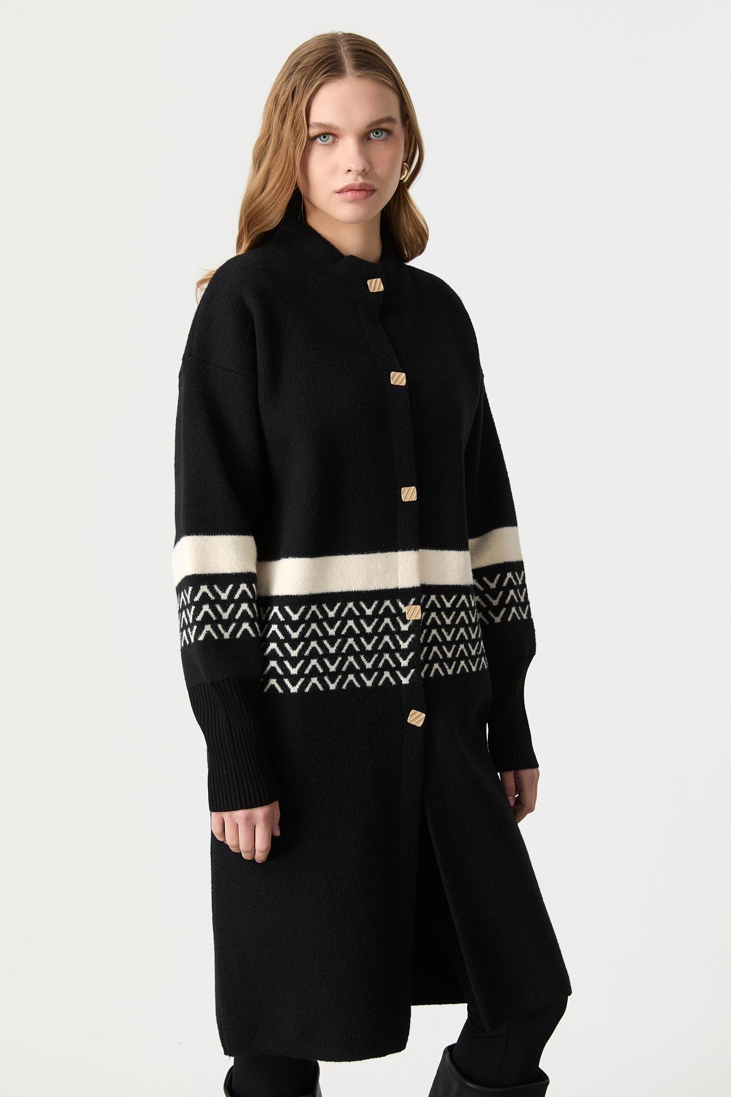 Düğme Detaylı Desenli Uzun Hırka-SİYAH