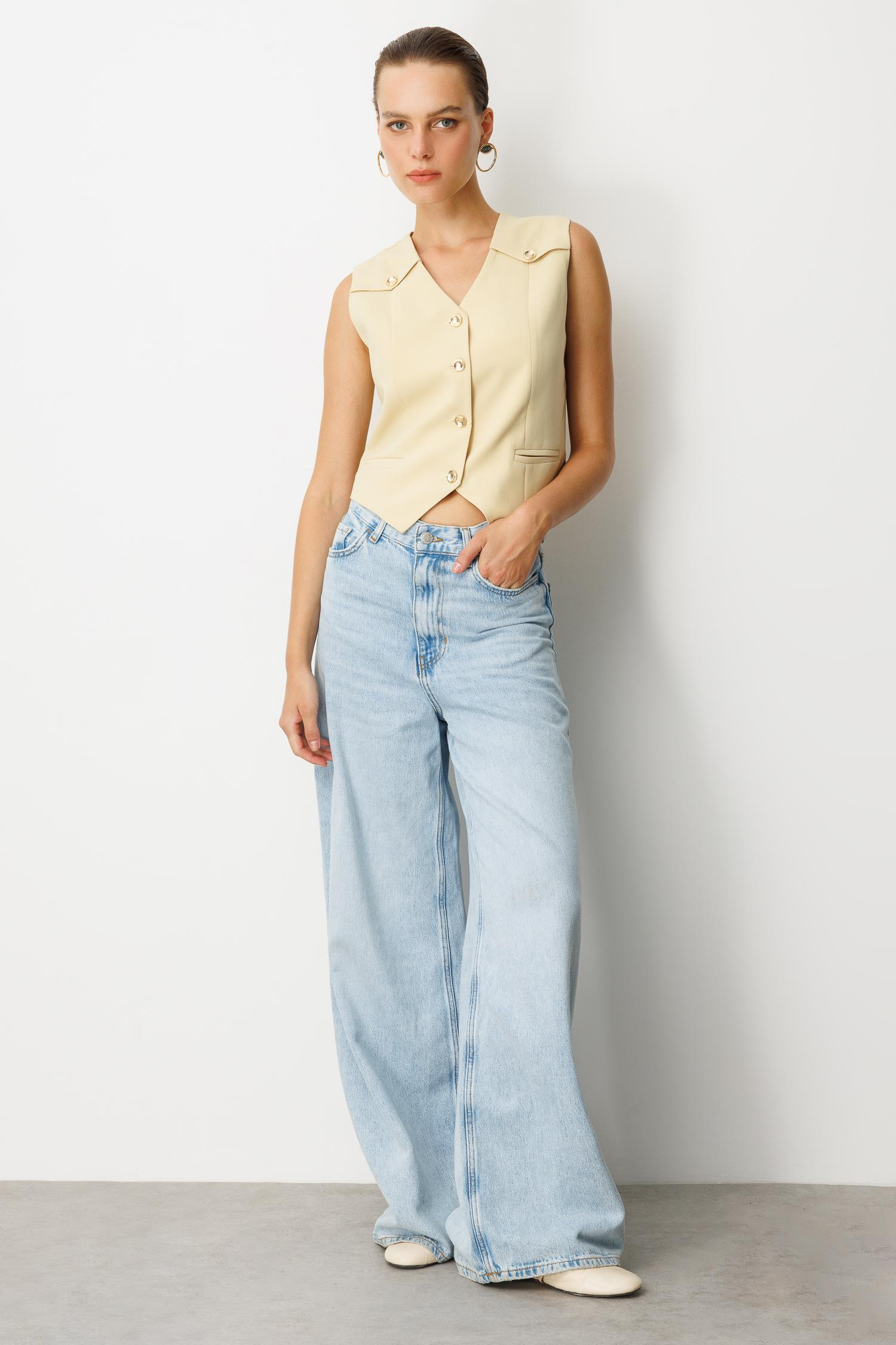 Düğme Detaylı Krep Kumaş Yelek-SARI