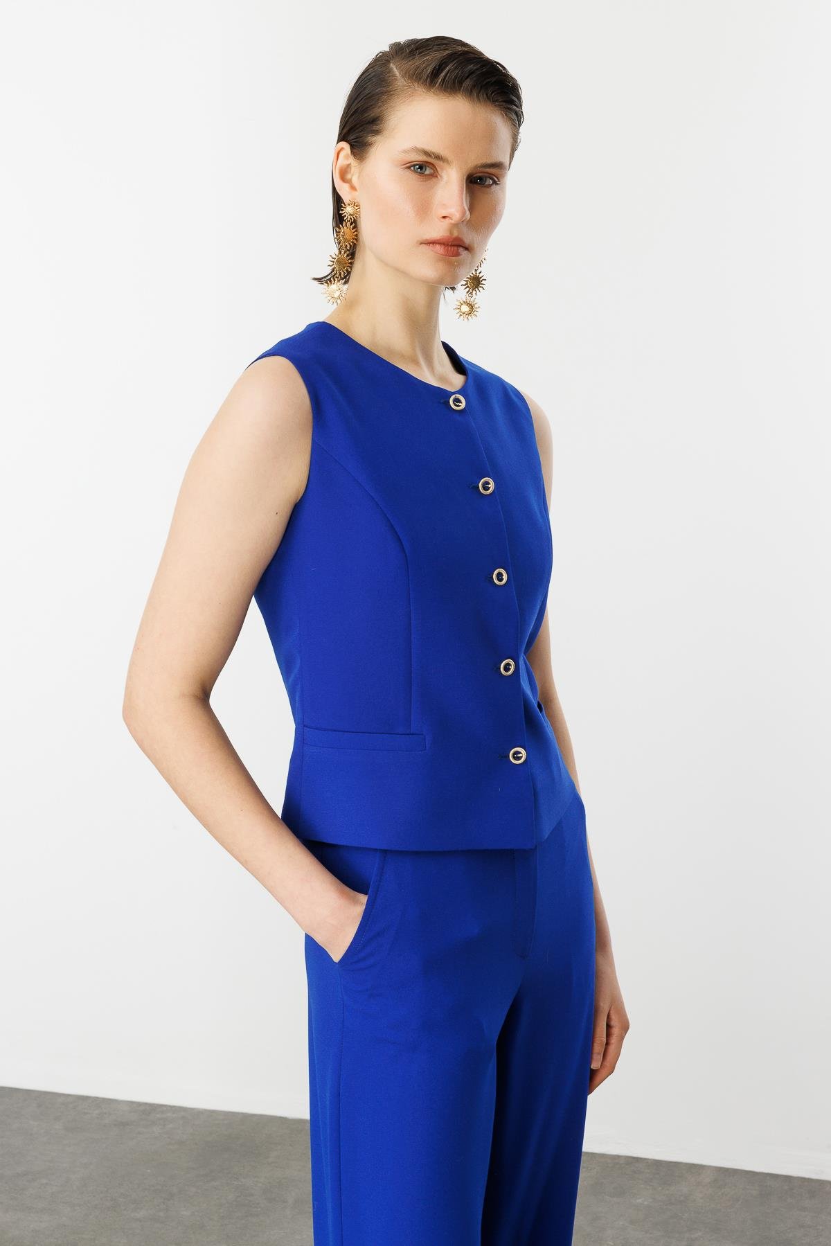 Düğme Detaylı Krep Yelek-SAX