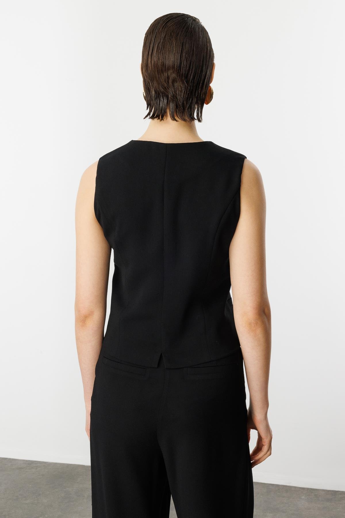 Düğme Detaylı Krep Yelek-SİYAH