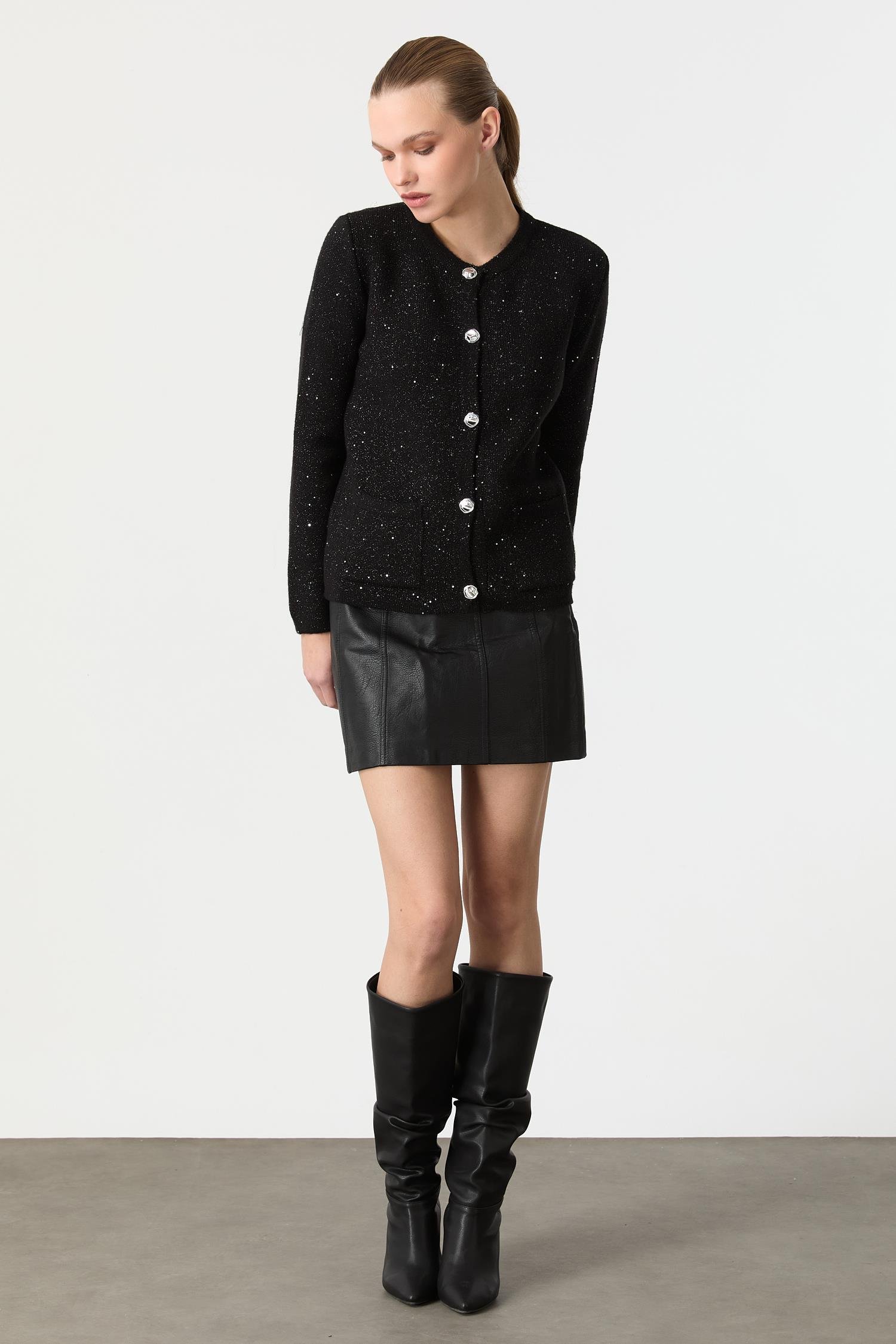 Düğme Detaylı Pullu Hırka-SİYAH