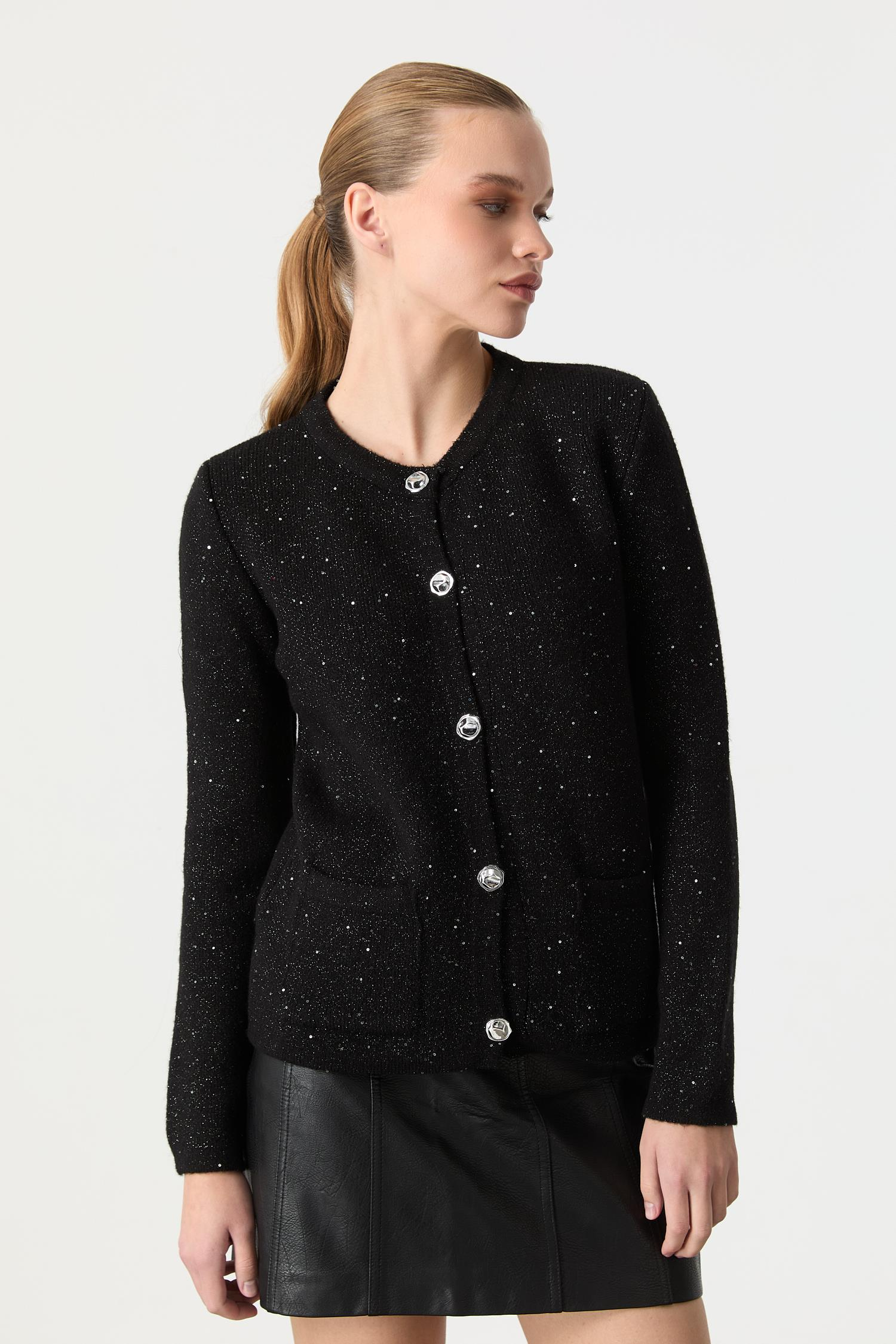 Düğme Detaylı Pullu Hırka-SİYAH