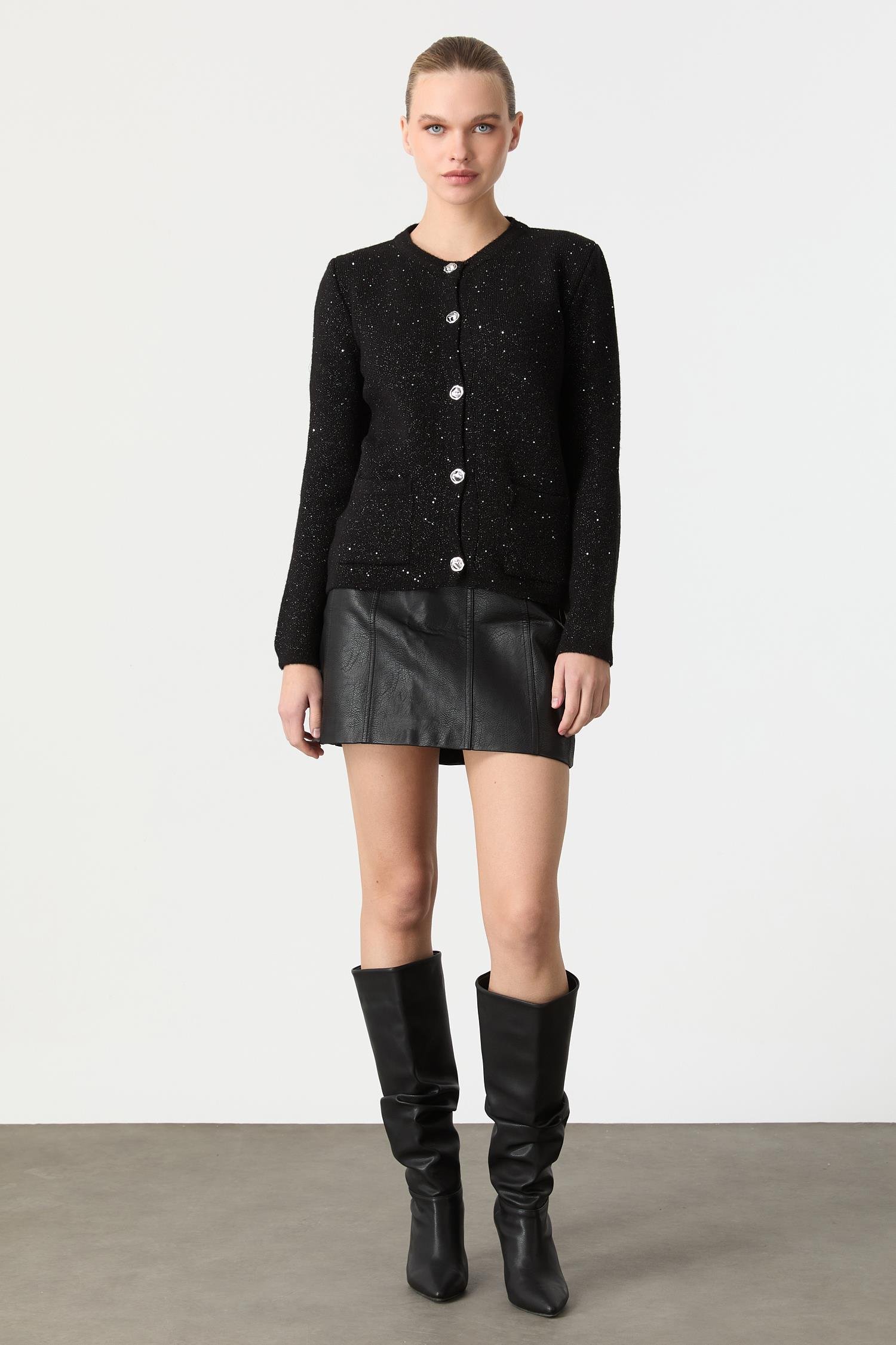 Düğme Detaylı Pullu Hırka-SİYAH