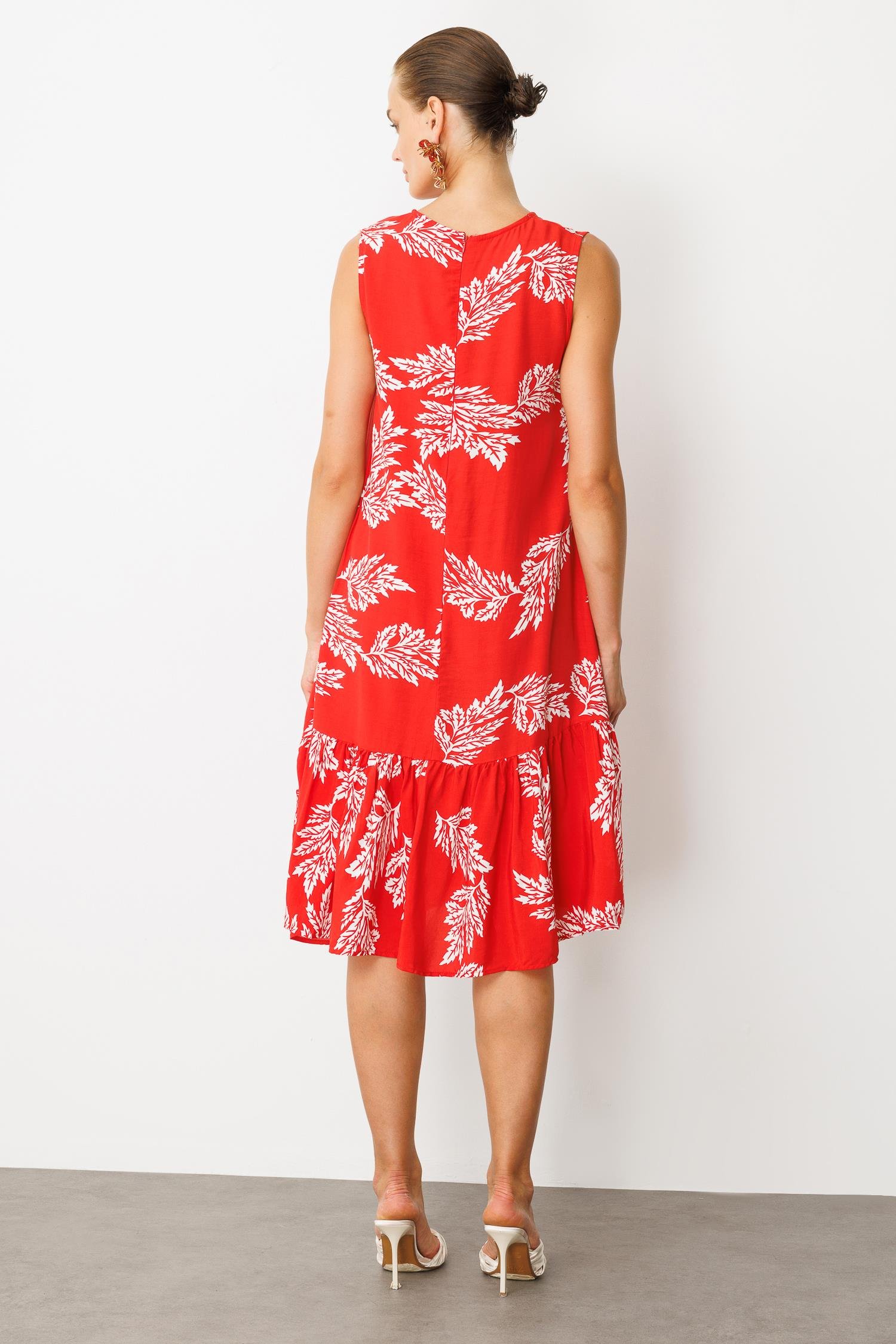 Etek Ucu Volanlı Desenli Elbise-KIRMIZI