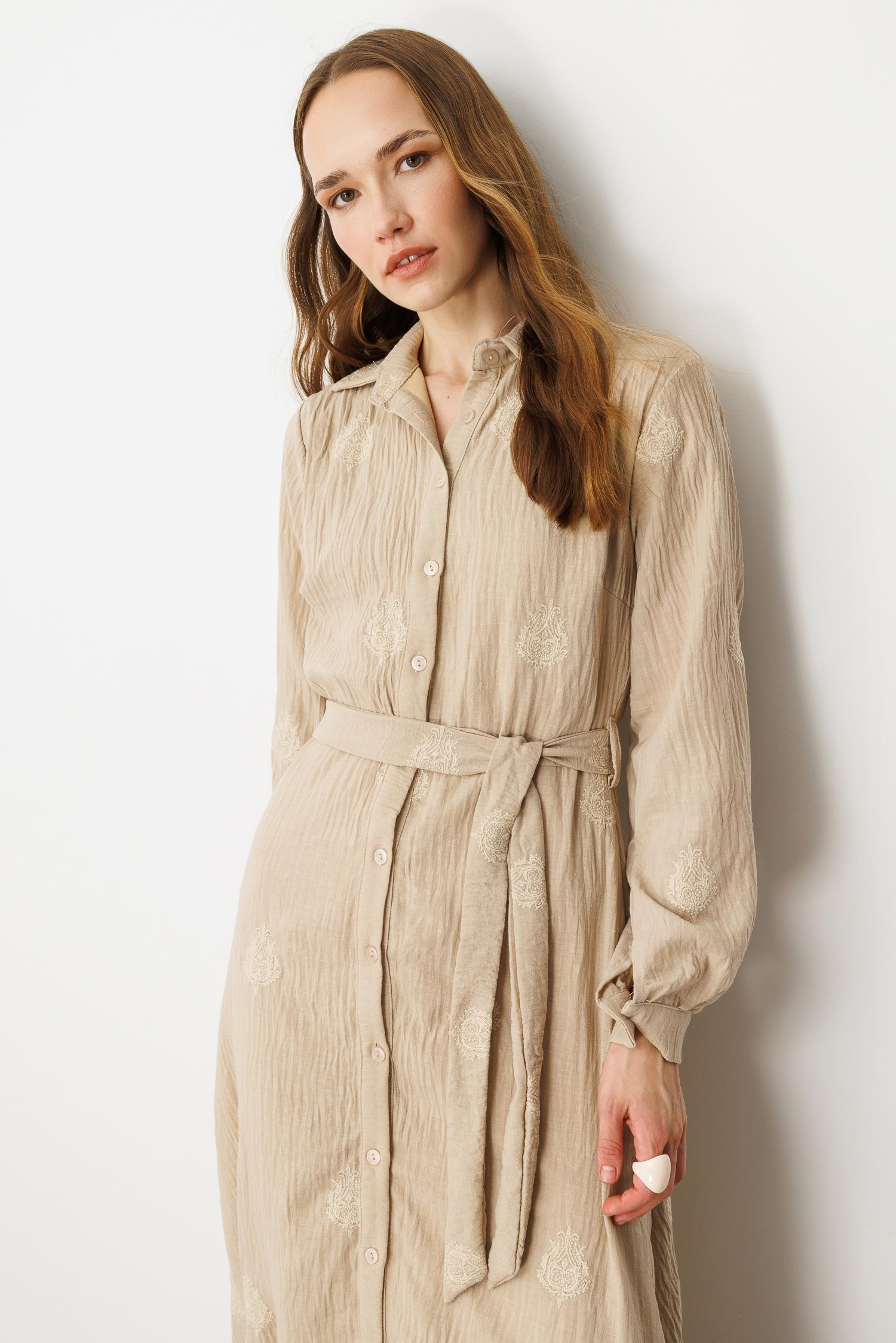 İşleme Detay Kuşaklı Uzun Elbise-BEJ