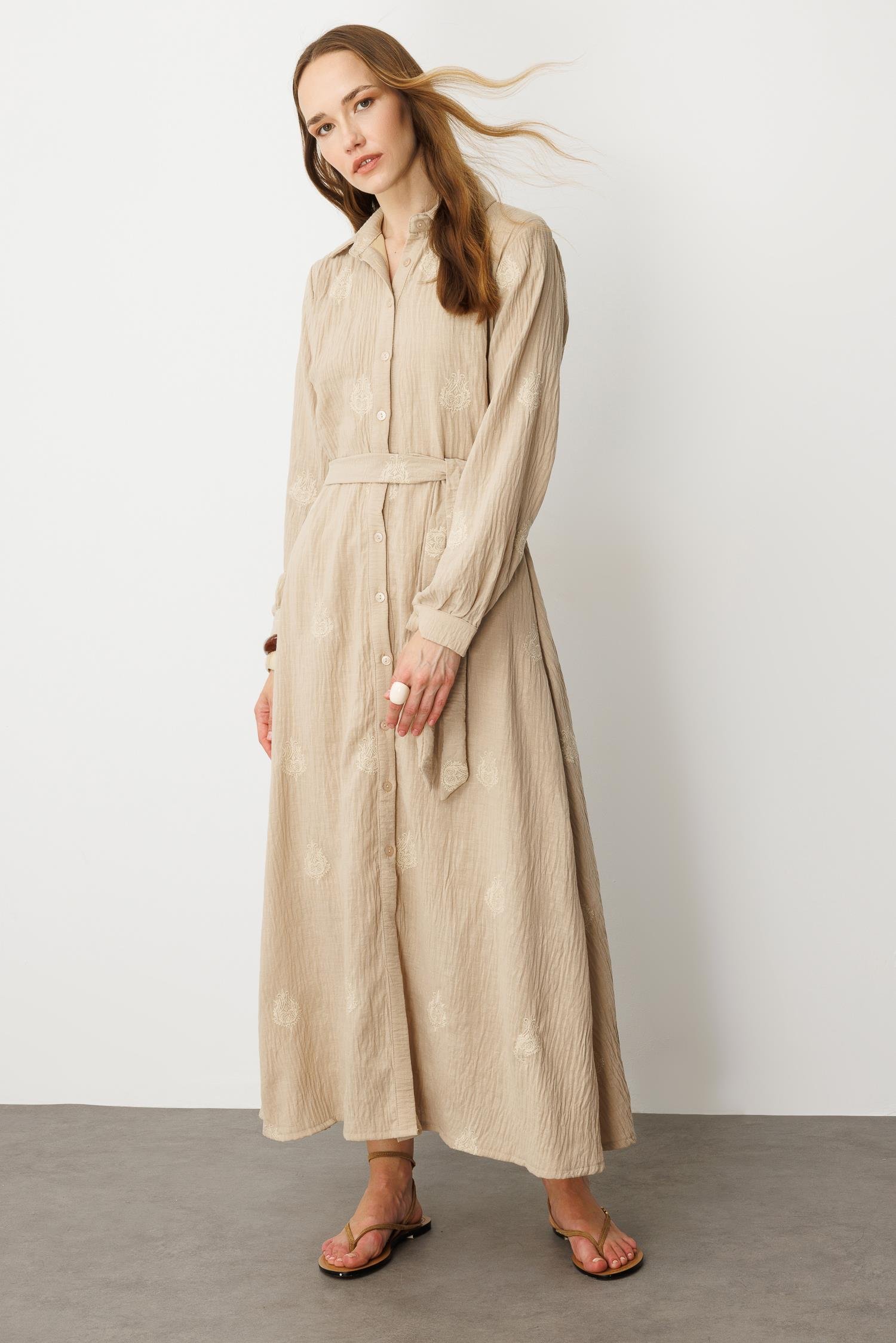 İşleme Detay Kuşaklı Uzun Elbise-BEJ