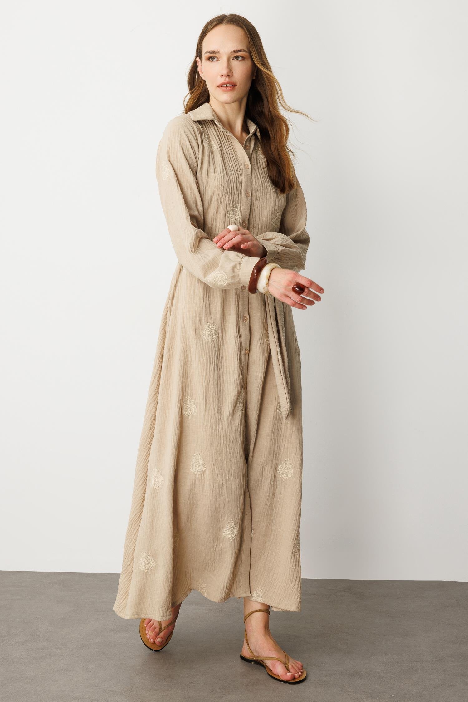 İşleme Detay Kuşaklı Uzun Elbise-BEJ