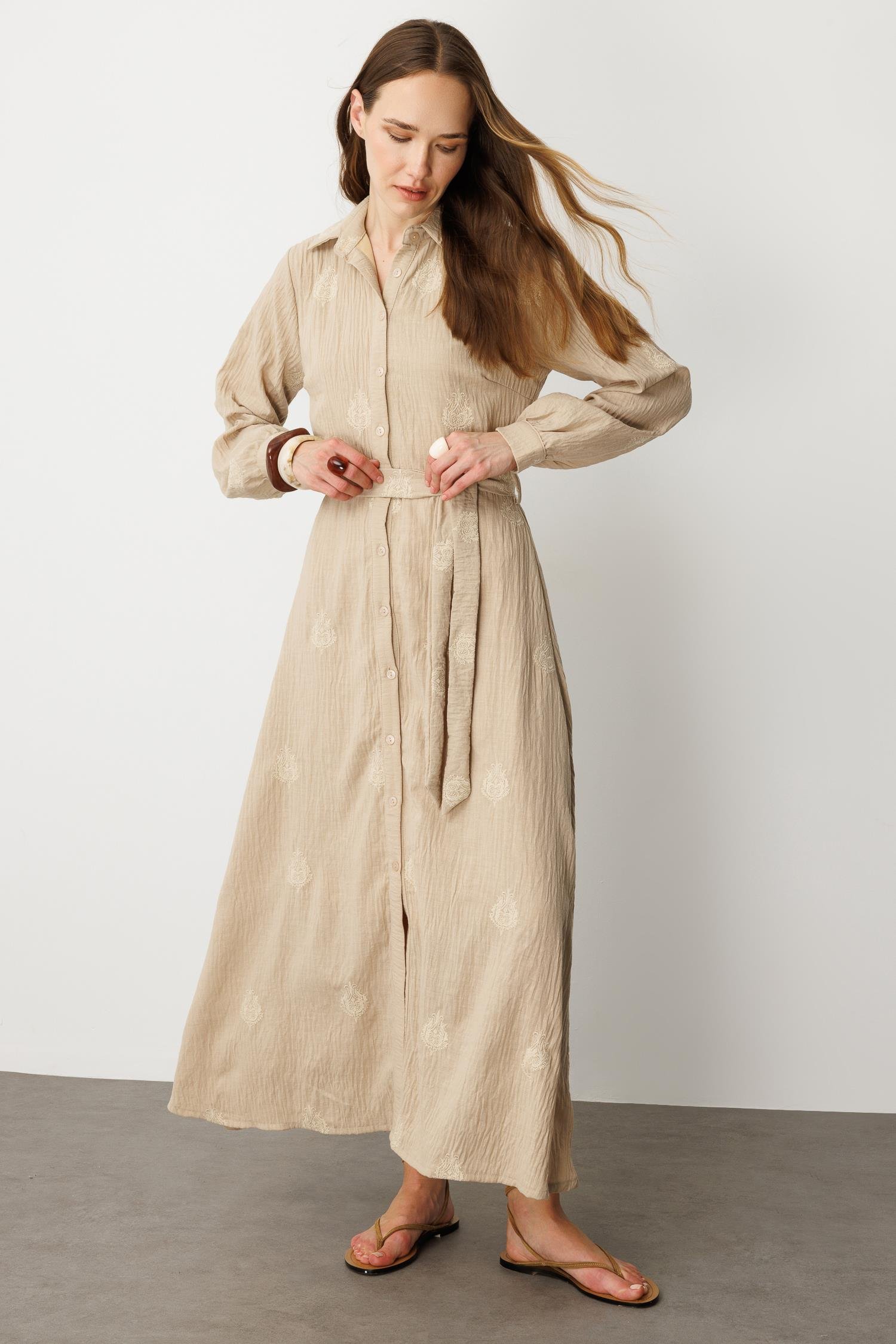 İşleme Detay Kuşaklı Uzun Elbise-BEJ