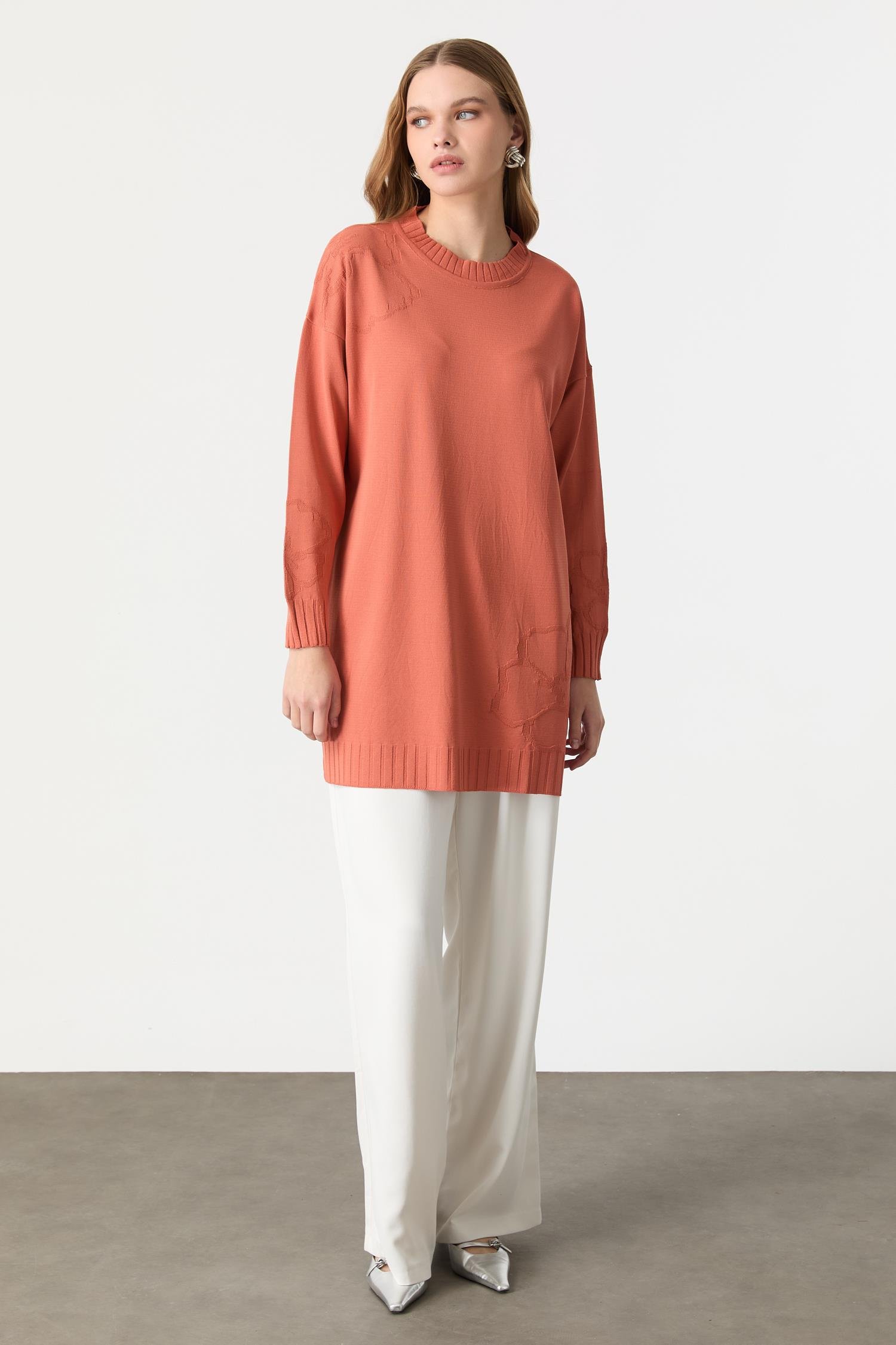 Kabartma Çiçek Desenli Triko Tunik-ŞEFTALİ