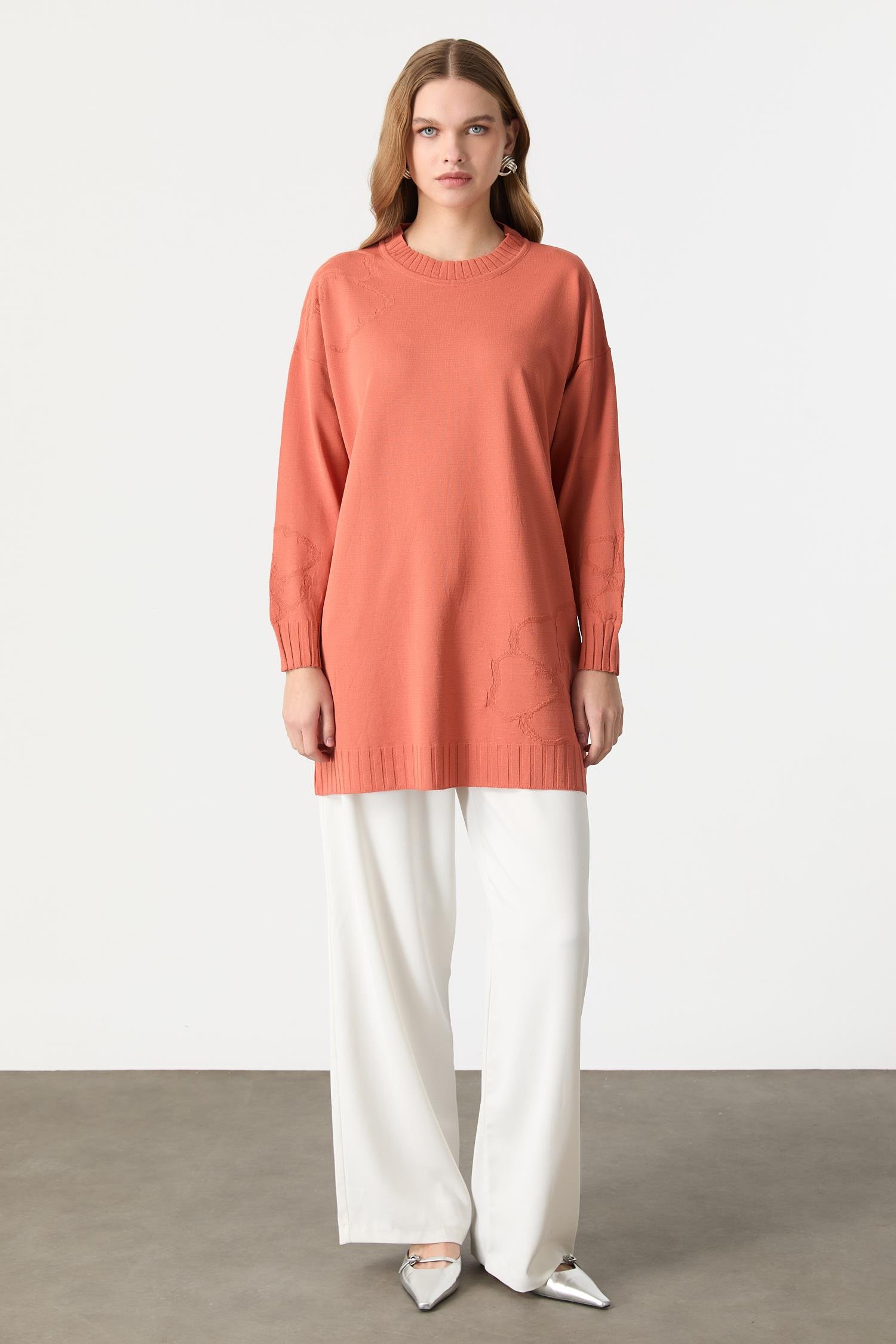 Kabartma Çiçek Desenli Triko Tunik-ŞEFTALİ