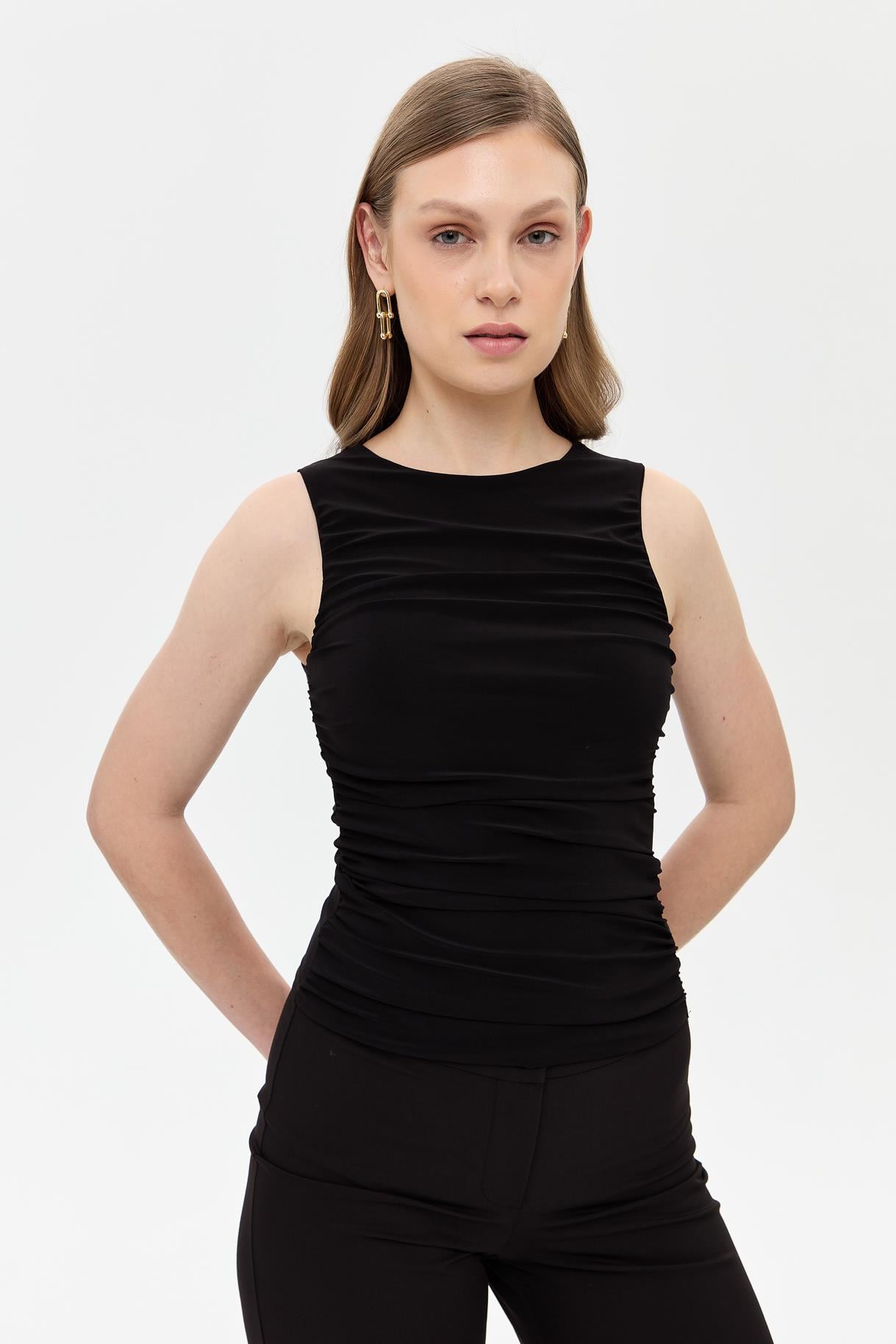 Kolsuz Drape Detaylı Bluz - SİYAH