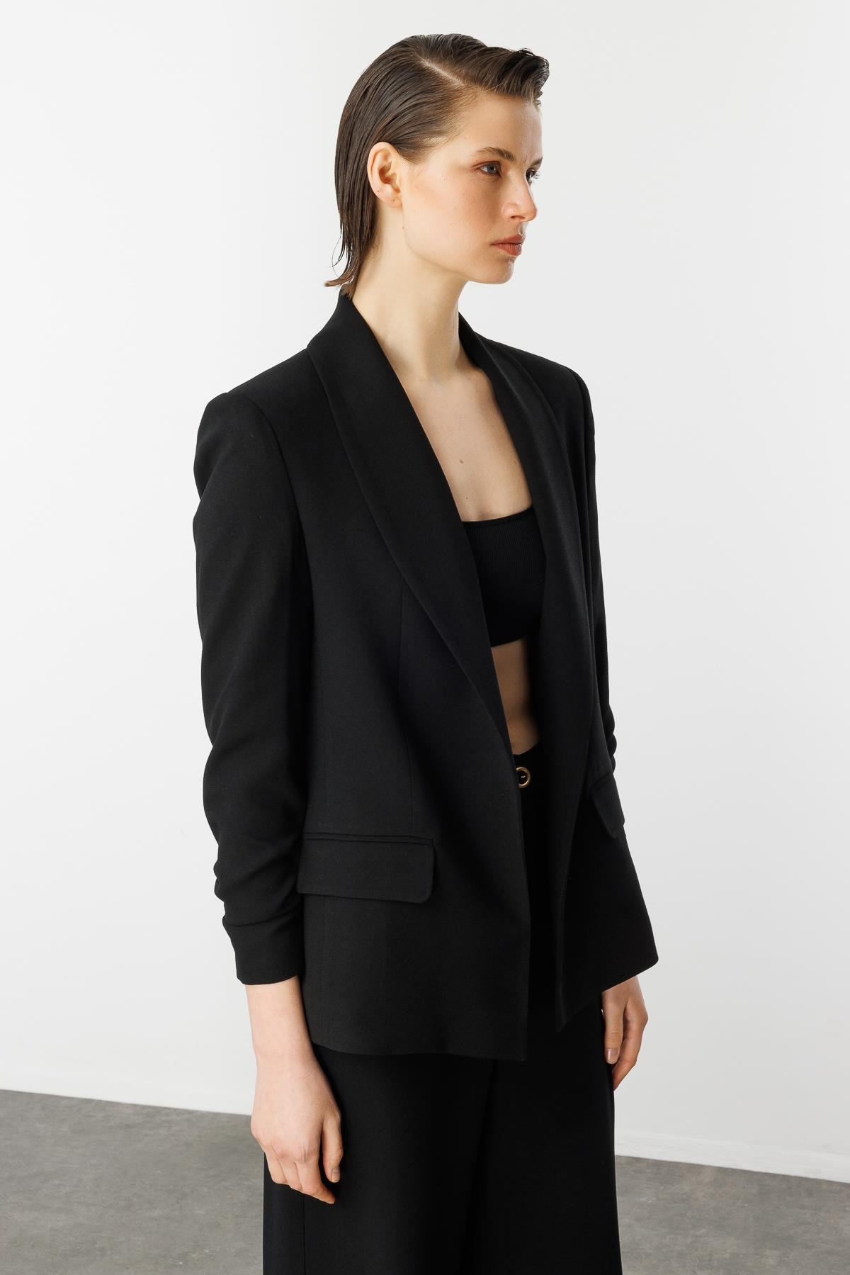 Kolu Büzgülü Cep Detaylı Ceket-SİYAH