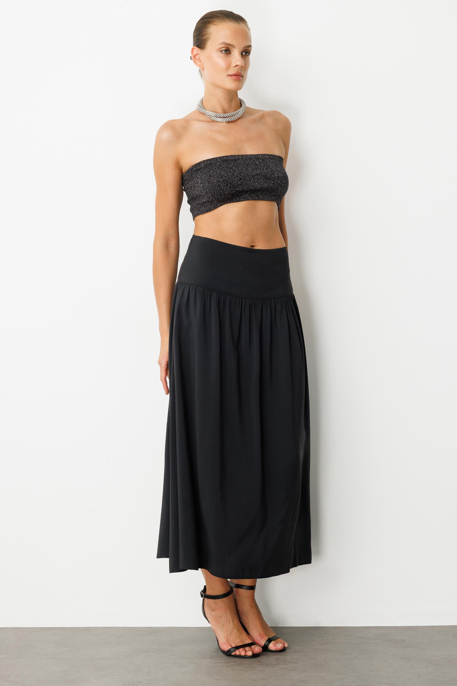 Korsajlı Büzgülü Uzun Etek-SİYAH