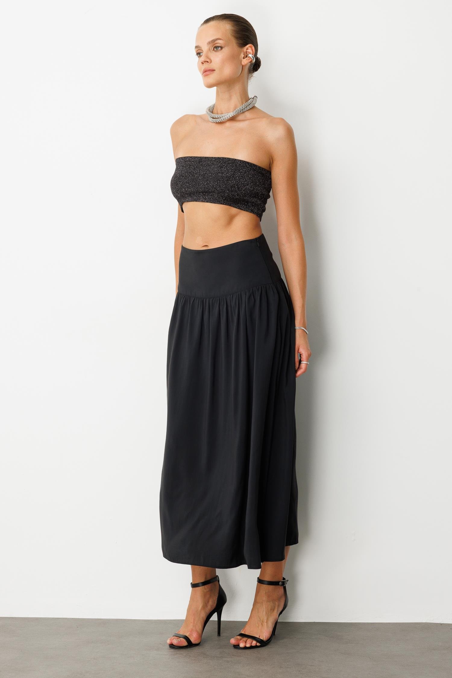 Korsajlı Büzgülü Uzun Etek-SİYAH