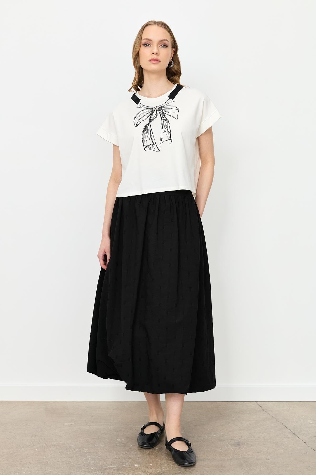 Kurdele Baskı Taş Detay Bluz-KEMIK