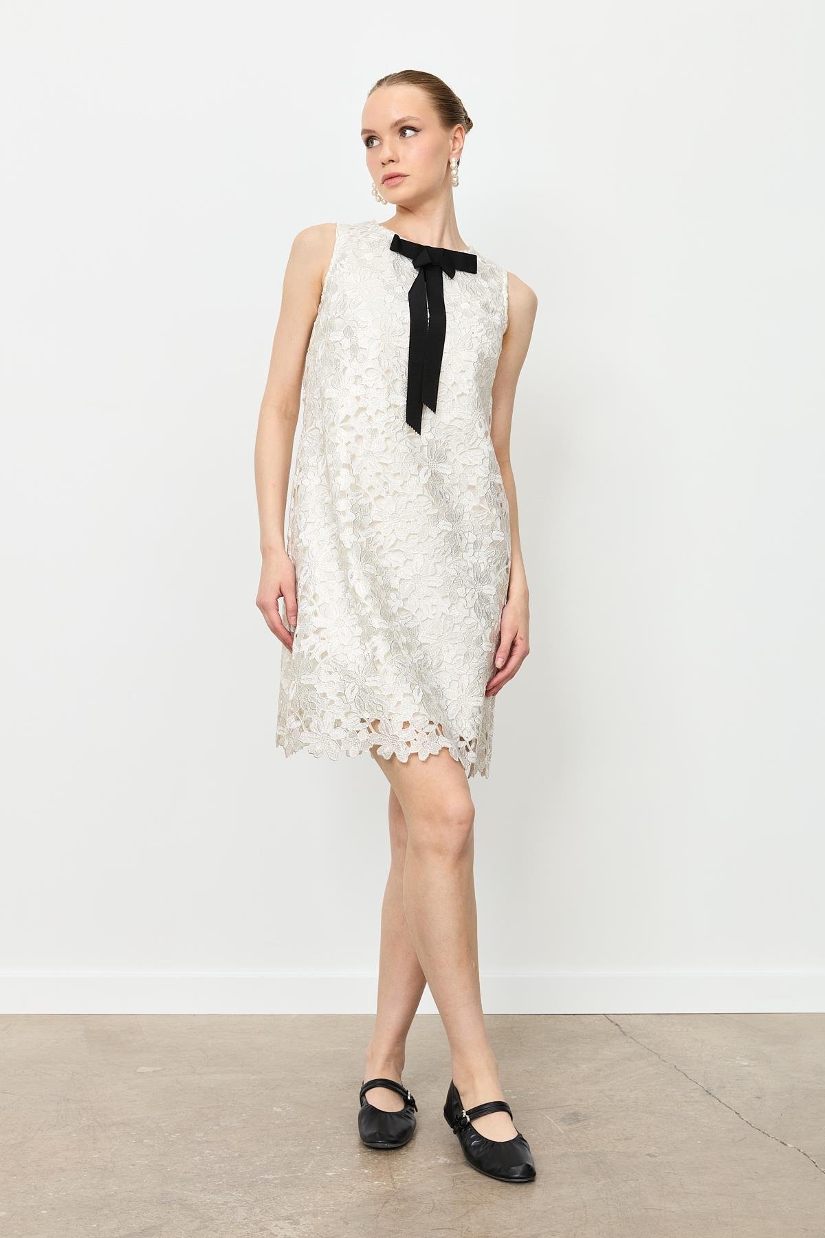 Kurdele Detaylı Dantel Elbise-KEMIK