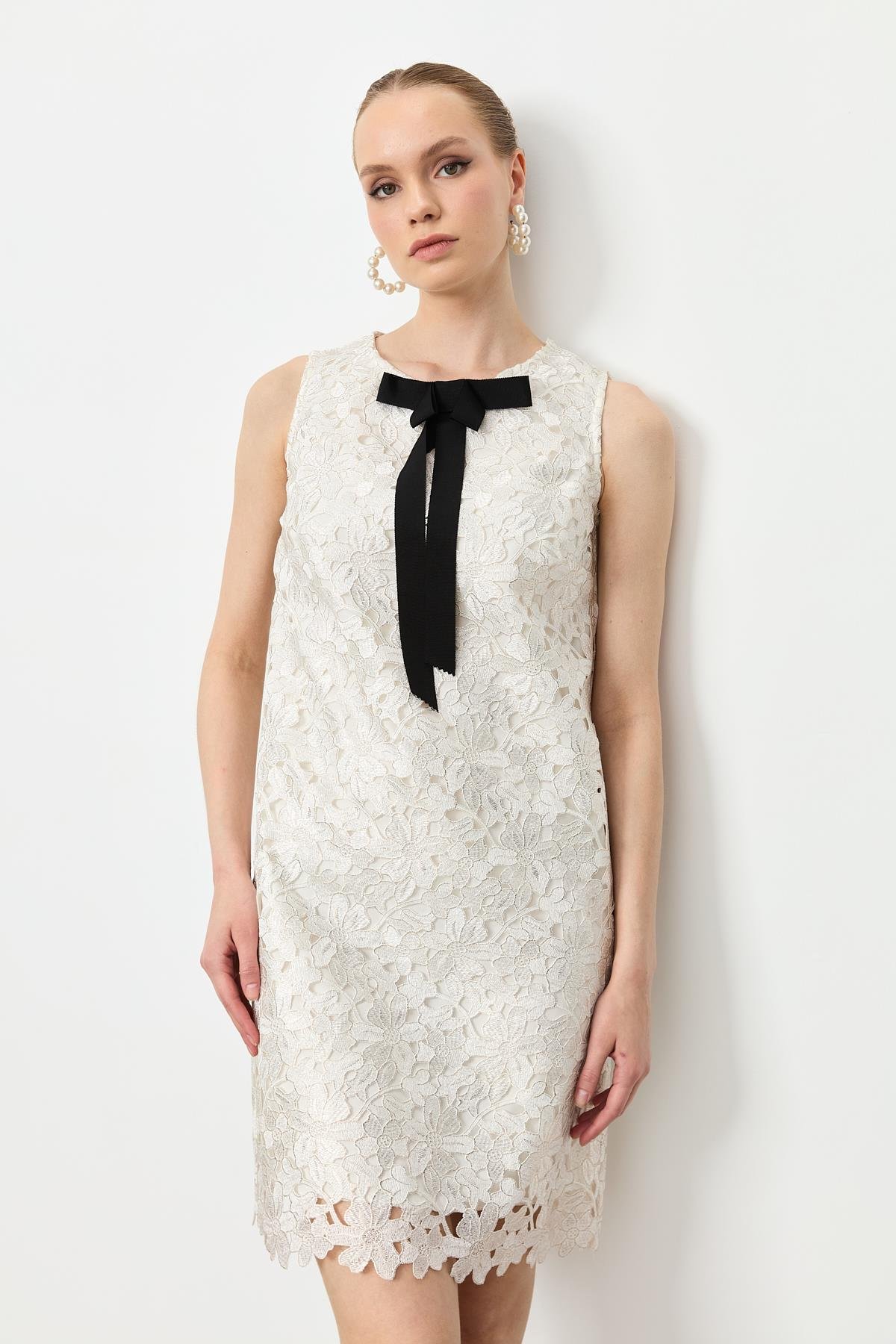 Kurdele Detaylı Dantel Elbise-KEMIK