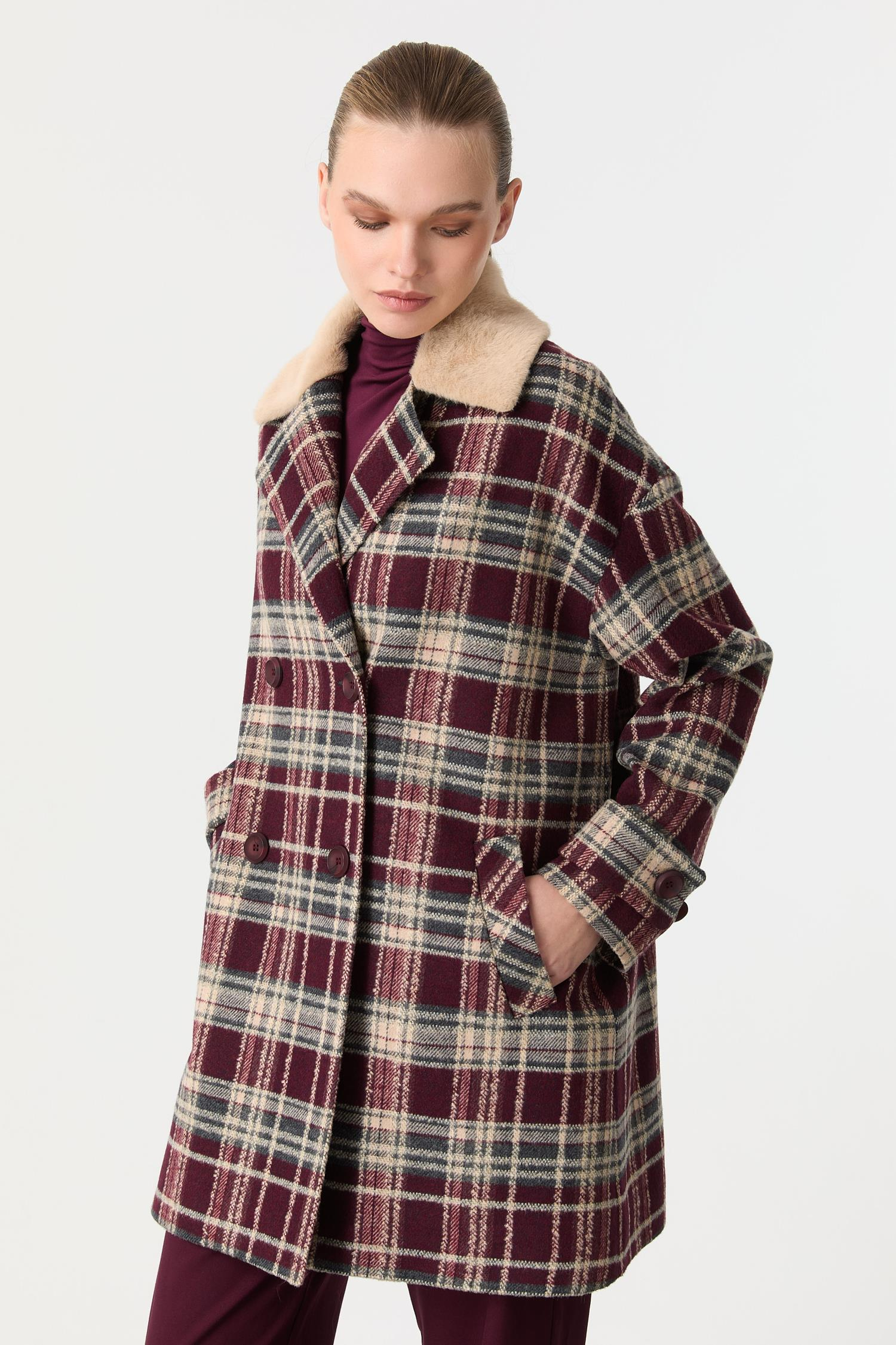 Kürk Yaka Detaylı Ekose Kaşe Kaban-BORDO